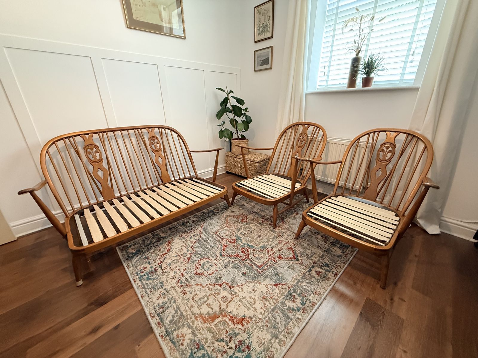 Ercol Windsor 3 Piece Lounge Suite – Rare Fleur De Lys Splat – Mid Century Elm & Beech