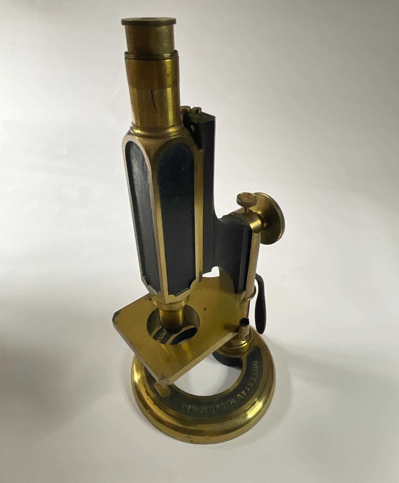 photo buy Universal Microscope van Smith, Beck & Beck, 1862, compleet in originele op maat gemaakte mahonieholten koffer