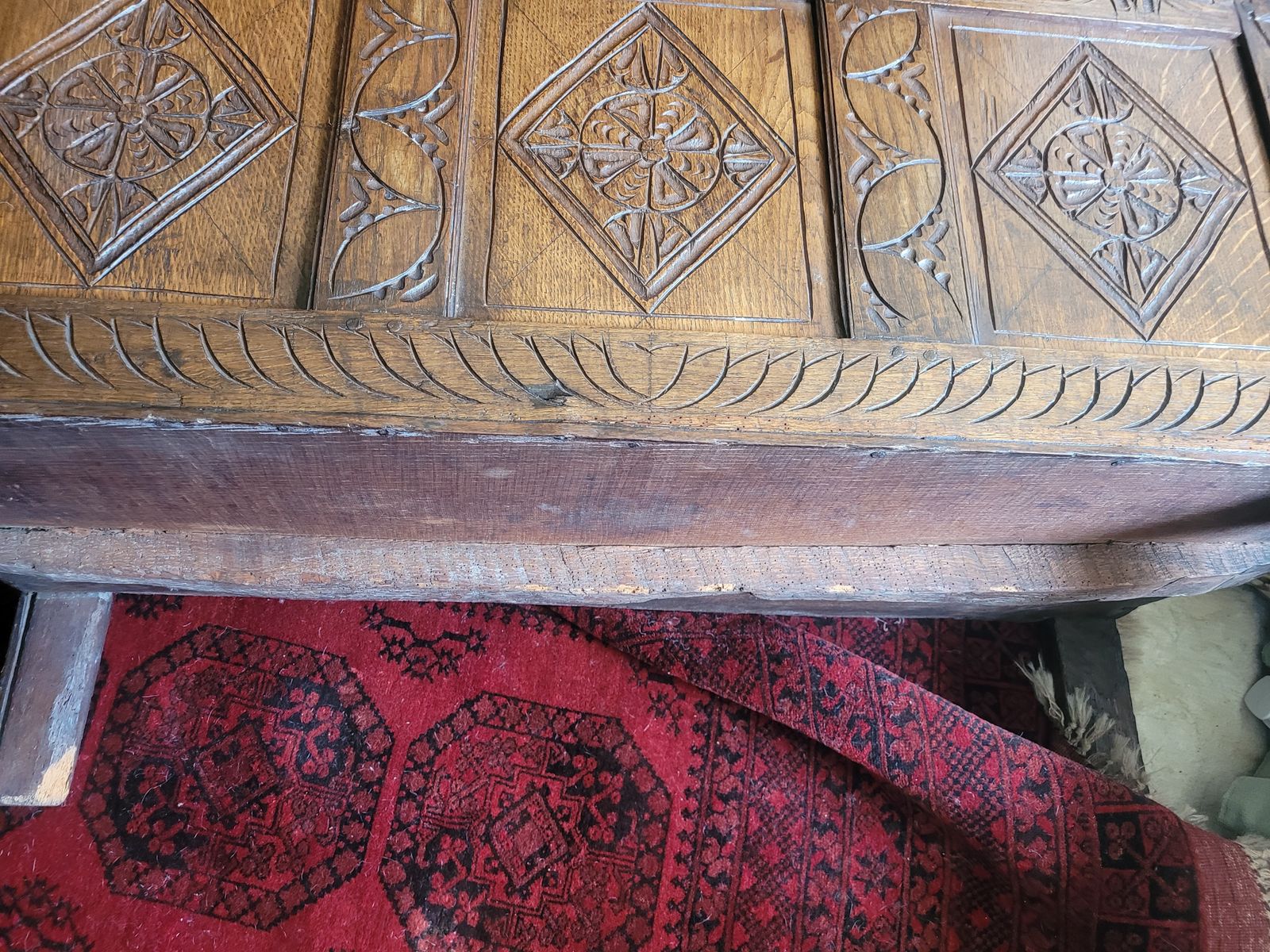 photo vinterior 17th Century Dorset Oak Coffer C.1680