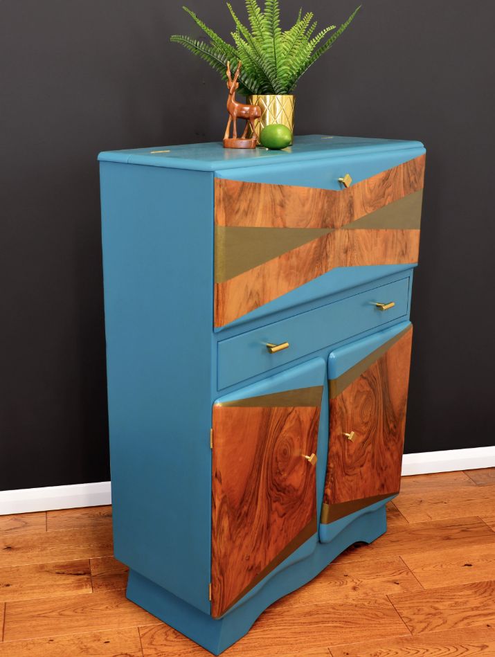 Mid Century Cocktail Cabinet, Retro Design. photo vintage
