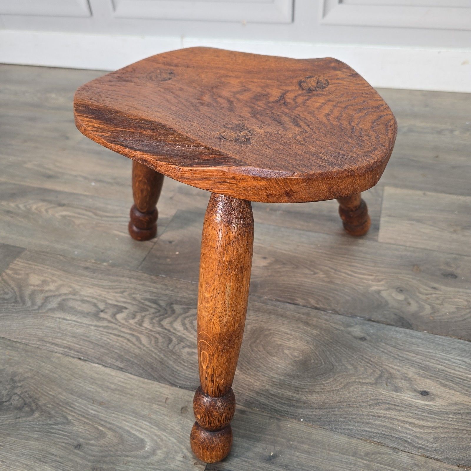 Antique Elm Milking Stool Wooden Rustic Country Farmhouse Three Leg Foot Stool photo 170.0