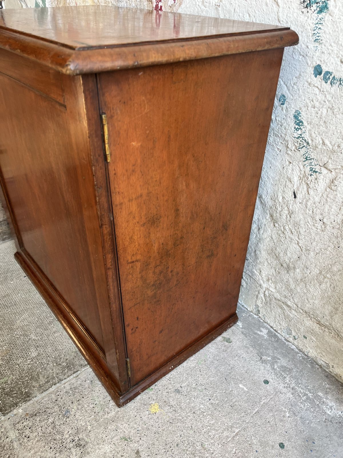 photo vintage Small Victorian Mahogany Cupboard With Adjustable Shelves