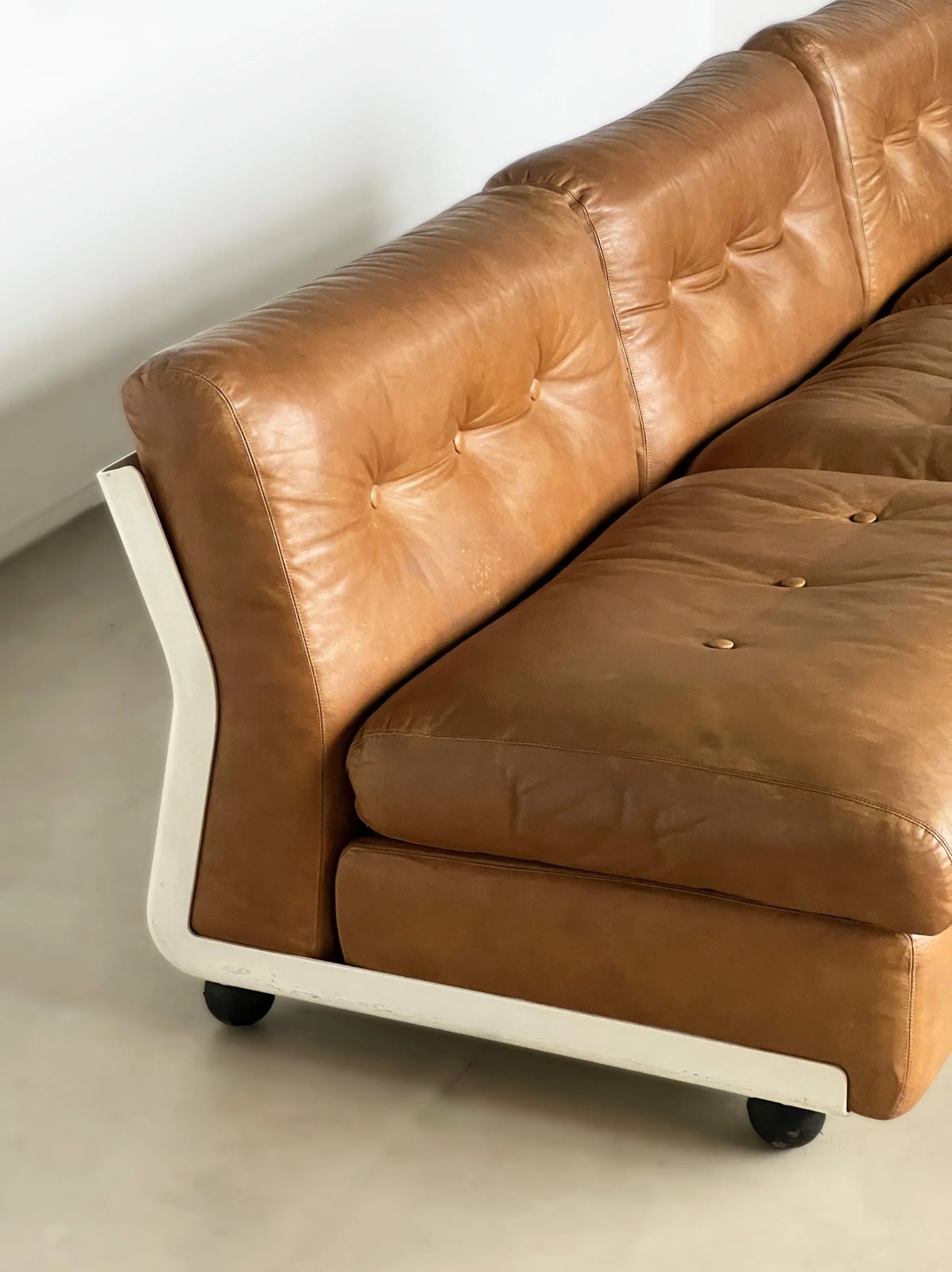 Amanta Tan Leather 3 Module Sofa By Mario Bellini photo furniture
