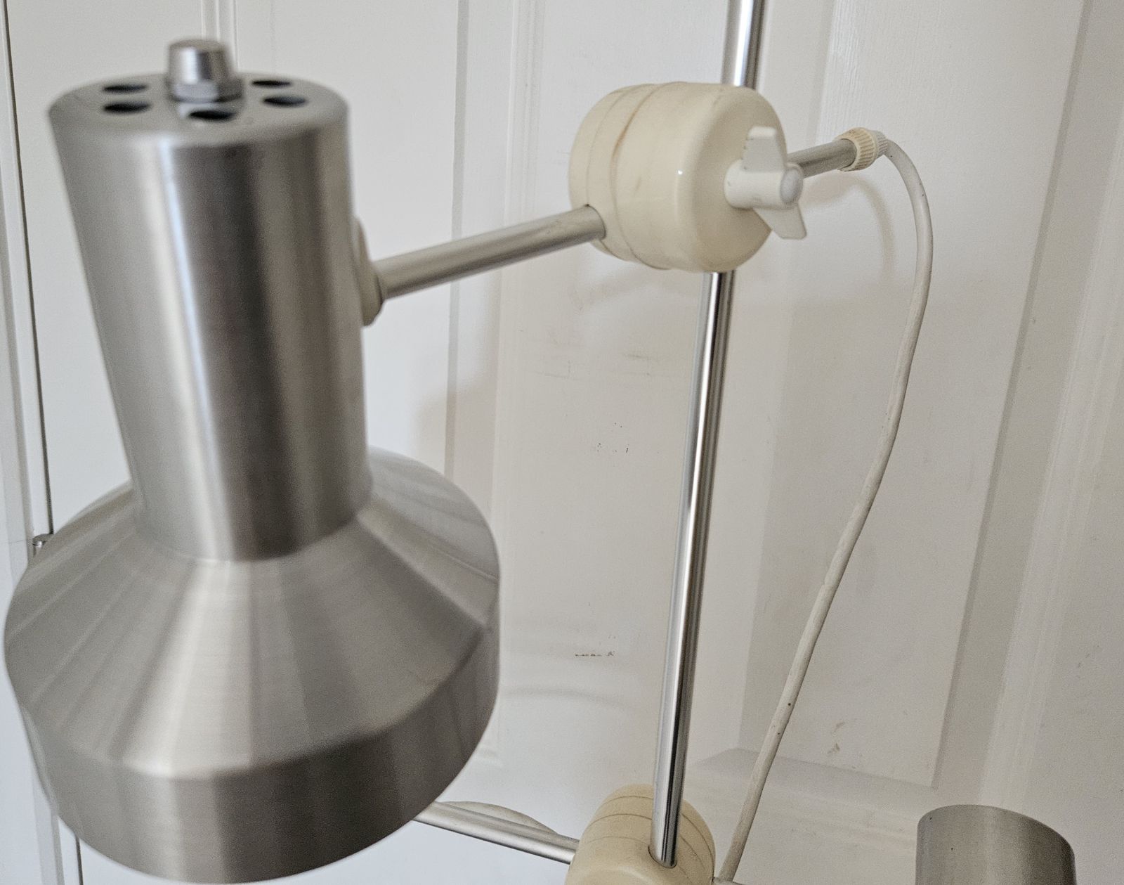 Mid Century Vintage 1970/80's Adjustable Twin Floor Spot Lamp. photo 185.0