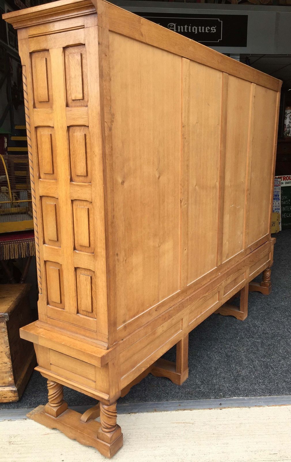 photo vintage Antique Large Oak Wooden Glazed Fronted Carved Bookcase Storage Cabinet Cupboard