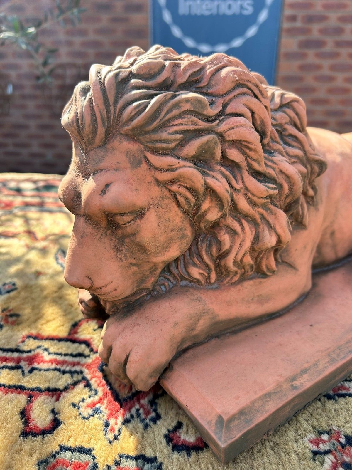photo furniture Antique Style Terracotta Stone Lion Garden Interior Sculpture Or Pillar Cap