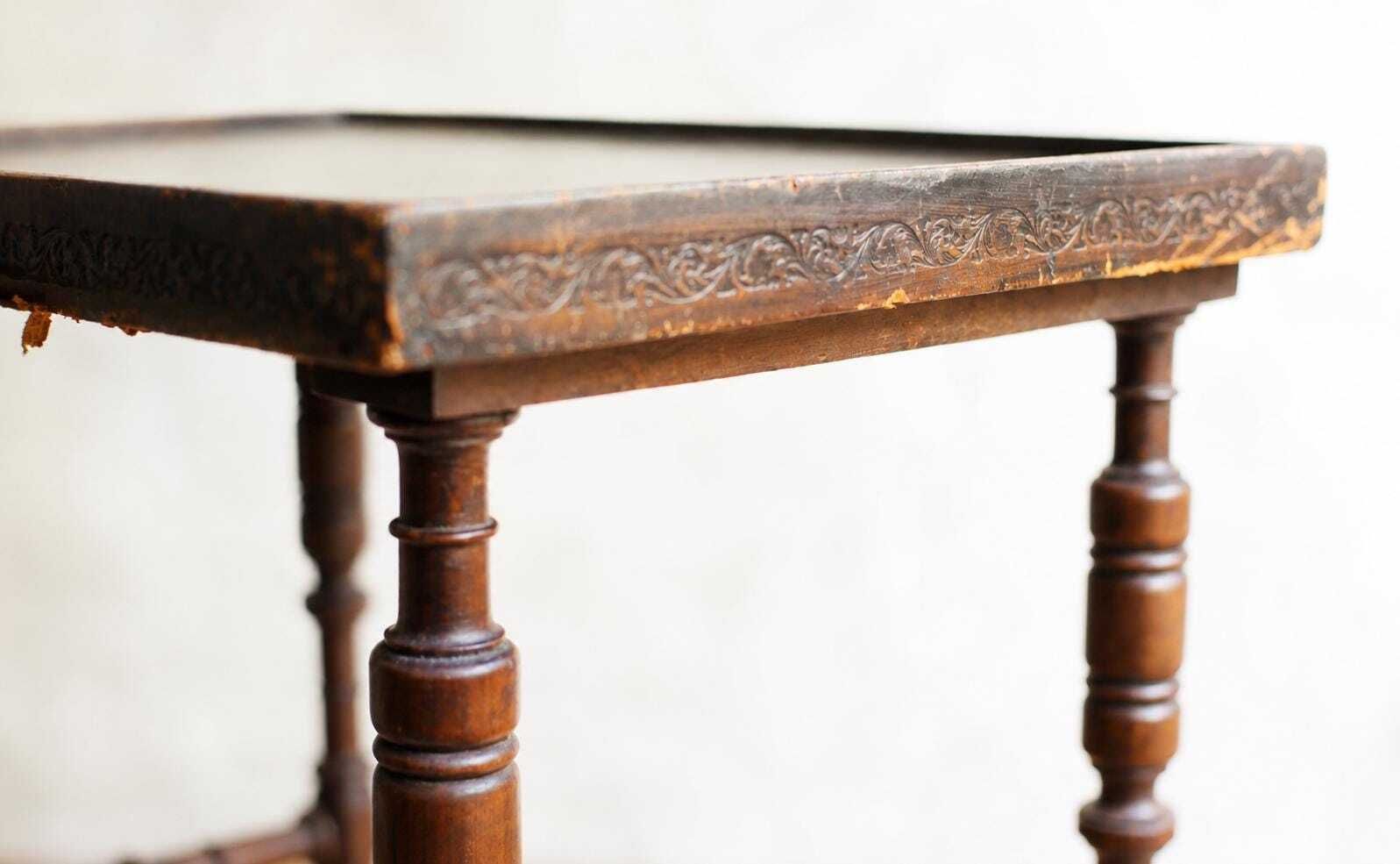 Antique Leather Top Side Table With Bobbin Turned Legs And Stretcher Base photo 320.0