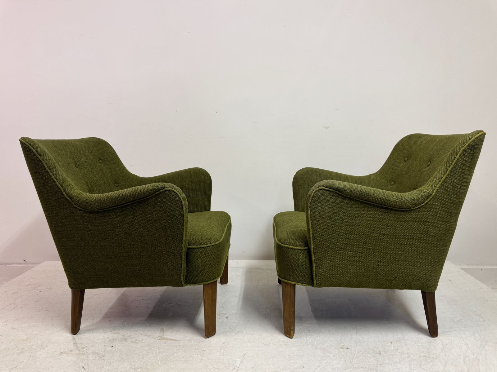 photo furniture Pair Of Model 1748 Armchairs By Peter Hvidt For Fritz Hansen, Denmark, Circa 1950s