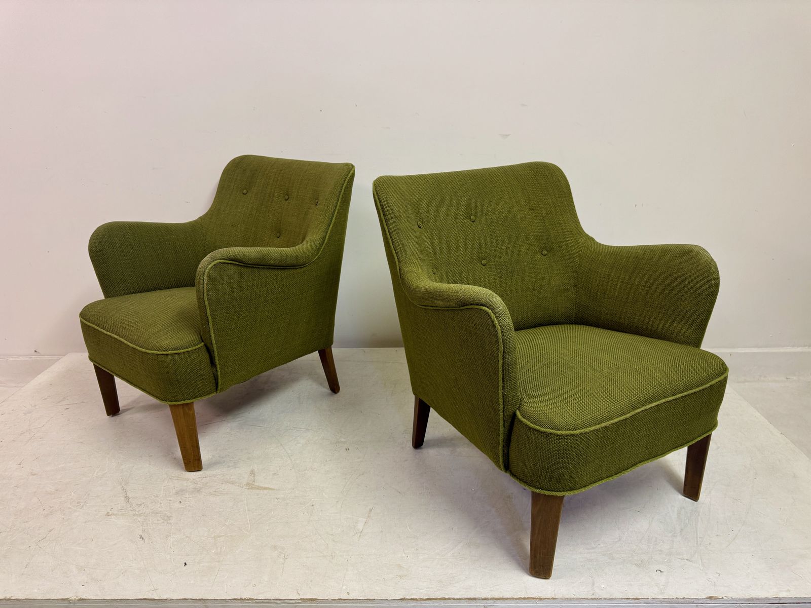 photo vintage Pair Of Model 1748 Armchairs By Peter Hvidt For Fritz Hansen, Denmark, Circa 1950s
