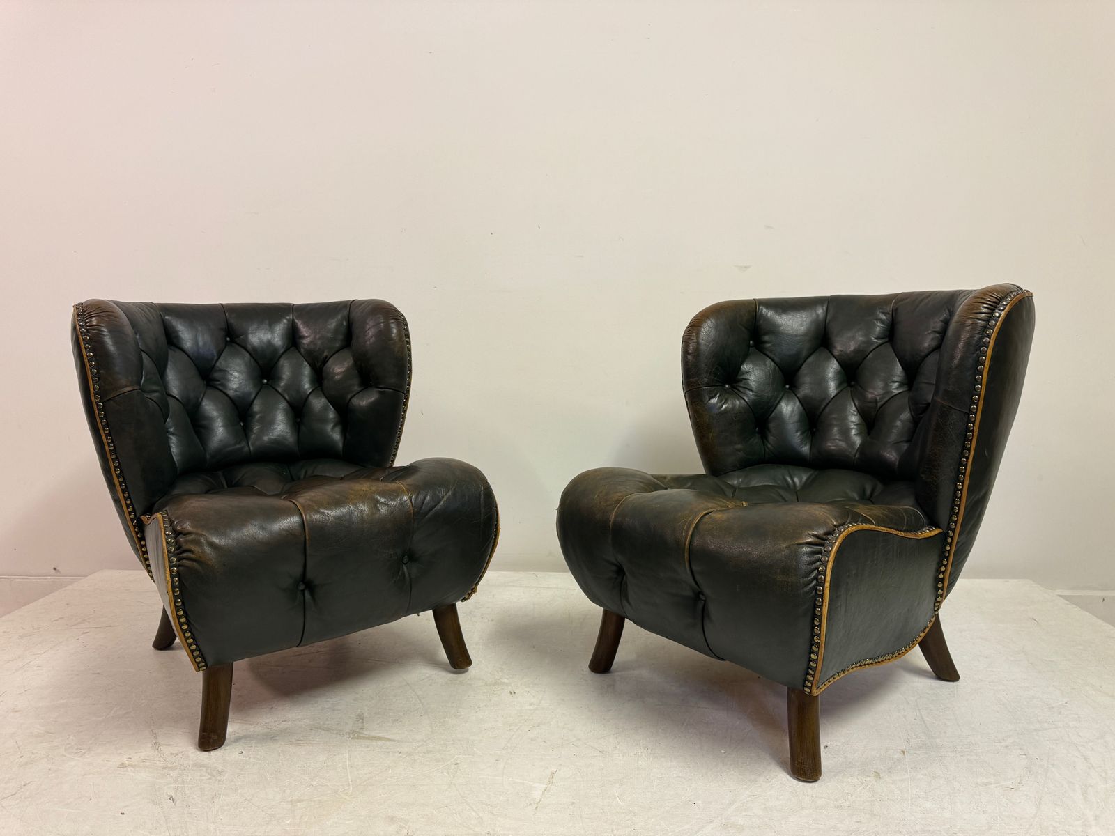 7495.0 Pair Of 1940s Danish Lounge Slipper Chairs In Green Patinated Leather photo