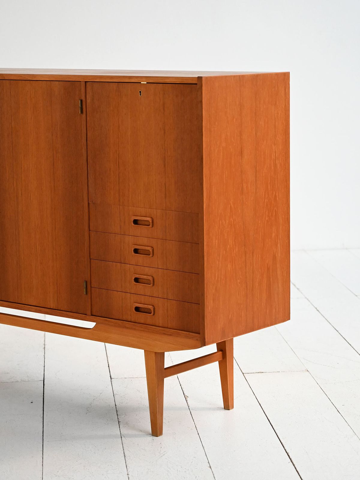 Scandinavisch teakhouten dressoir, jaren 1950–60 photo 2300.0