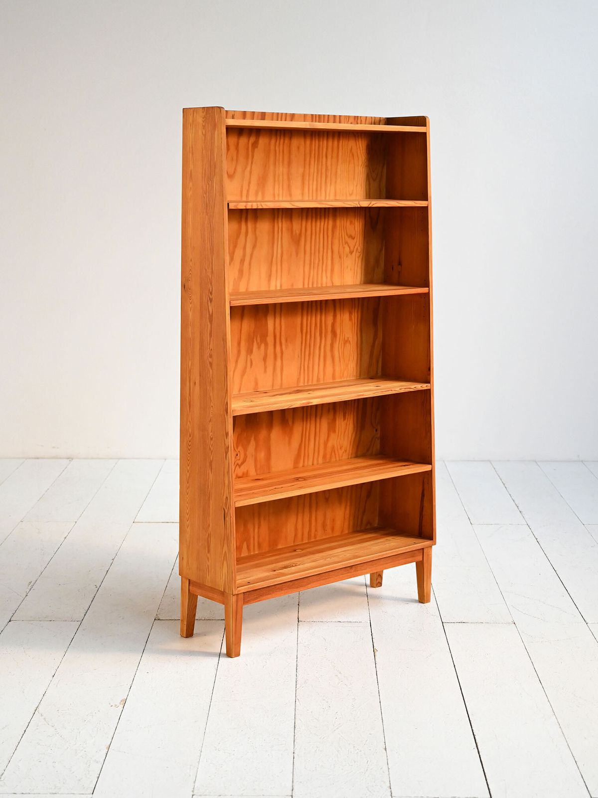 Mid Century Scandinavaanse Boekenkast Van Massief Grenenhout photo furniture