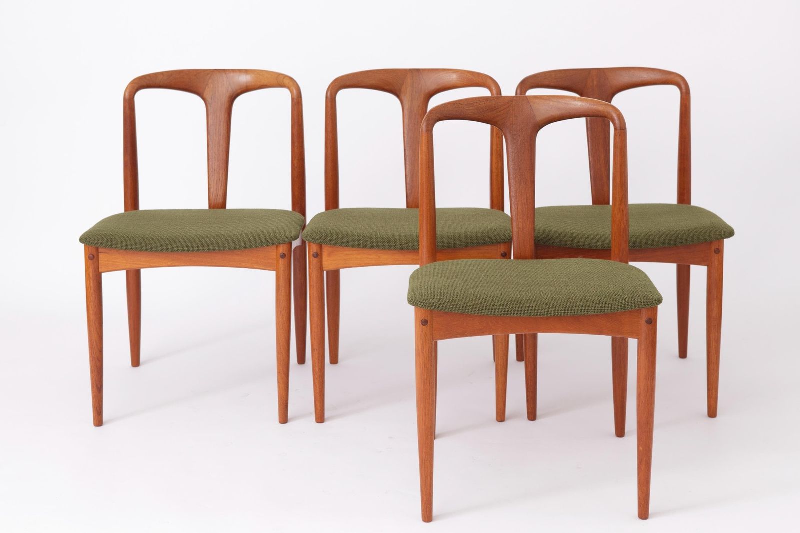 Set Of 6 Johannes Andersen Juliane Chairs – Danish Teak Dining Chairs, 1960s | Vintage Mid Century Modern By Uldum photo for sale
