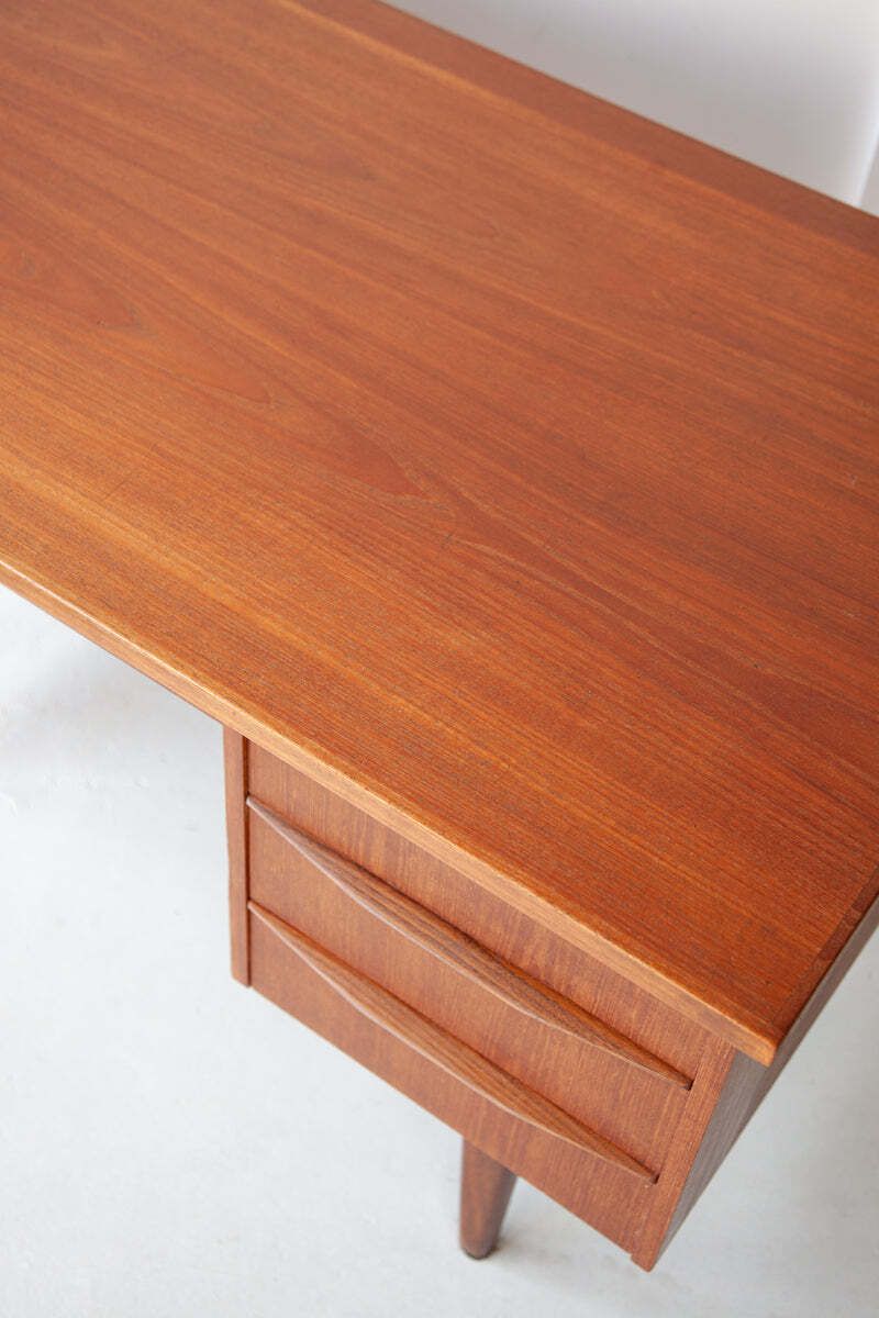 Handsome Danish Desk photo vinterior