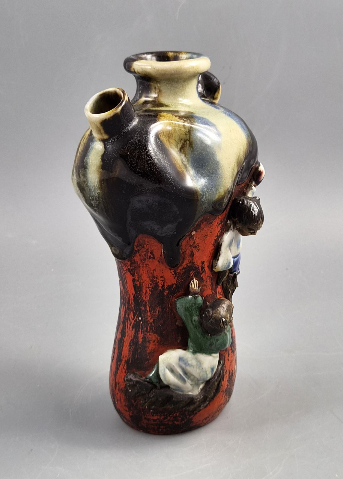 Japanese Sumida Gawa Vase By Inoue Ryosai, Figures On A Cliff, Meiji–Taishō C.1900–1920 photo vintage