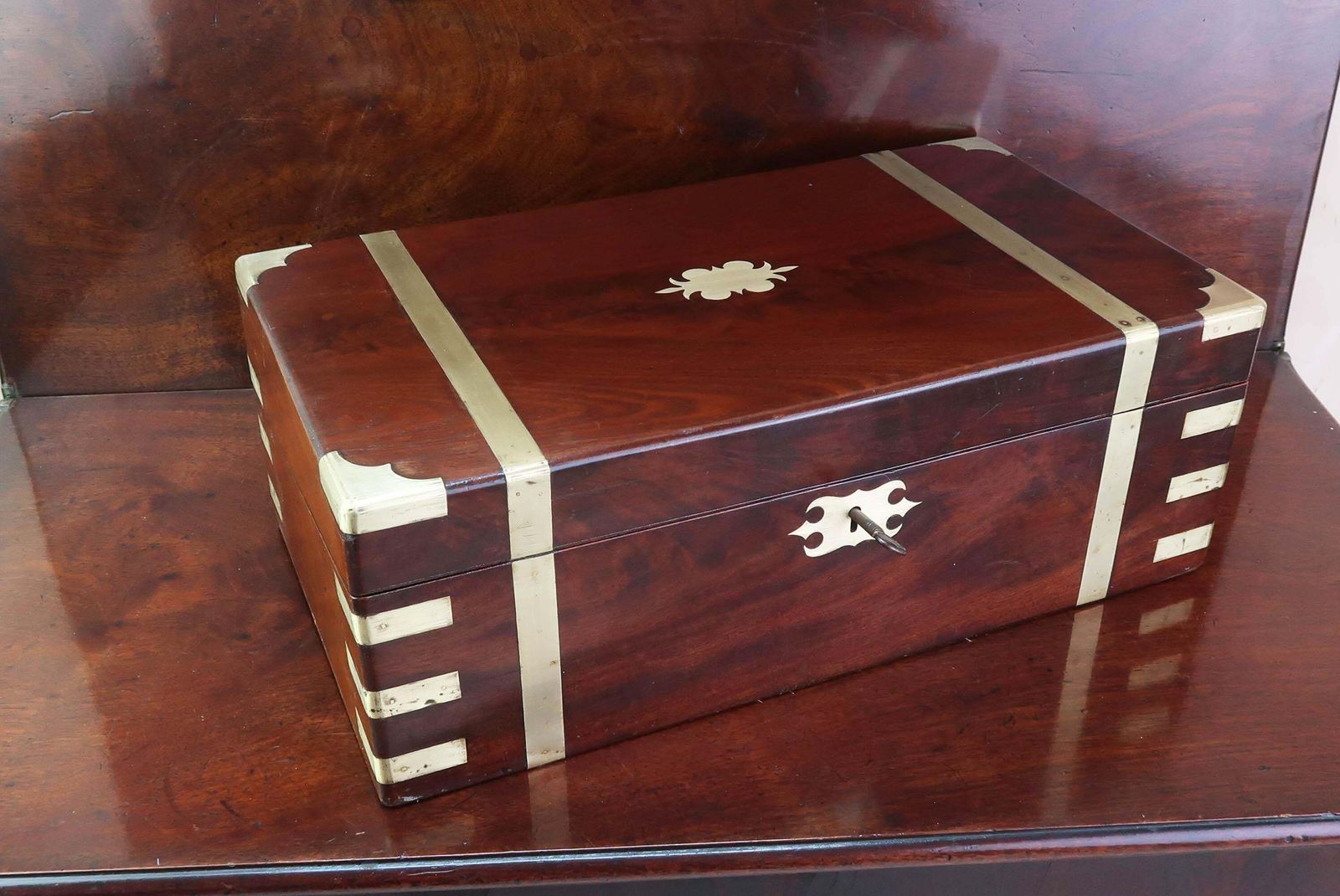 Grote antieke campagne schrijfdoos met messing beslag. Engels, ca. 1850 photo furniture