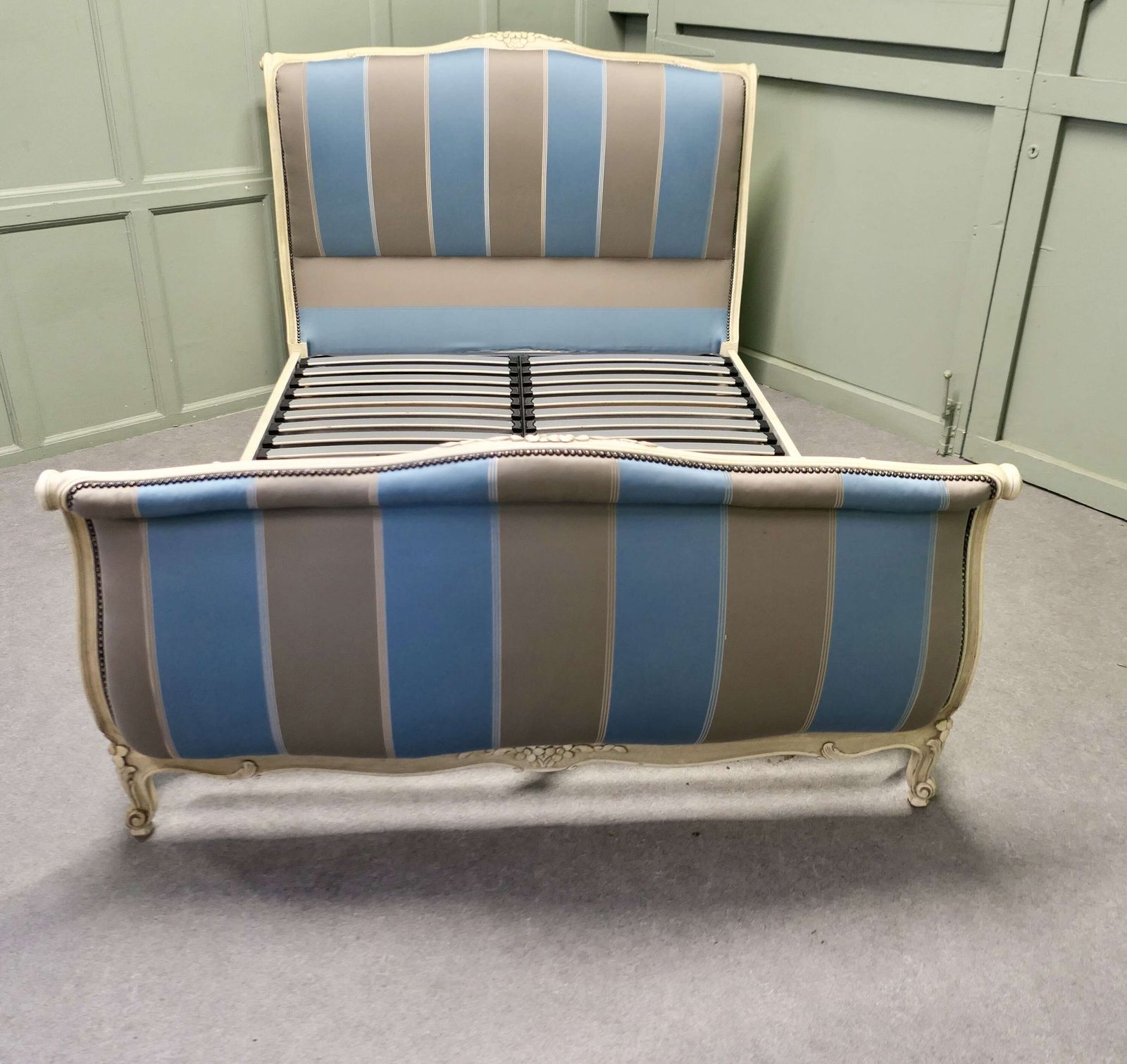French Silk Upholstered Château Double Bed photo furniture