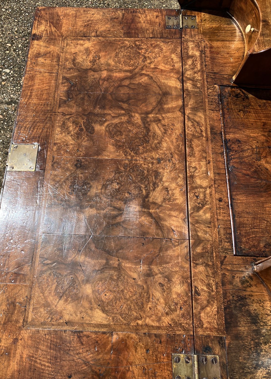 photo vinterior Fine Early 18th Century English Walnut Fall Front Bureau, Circa 1705