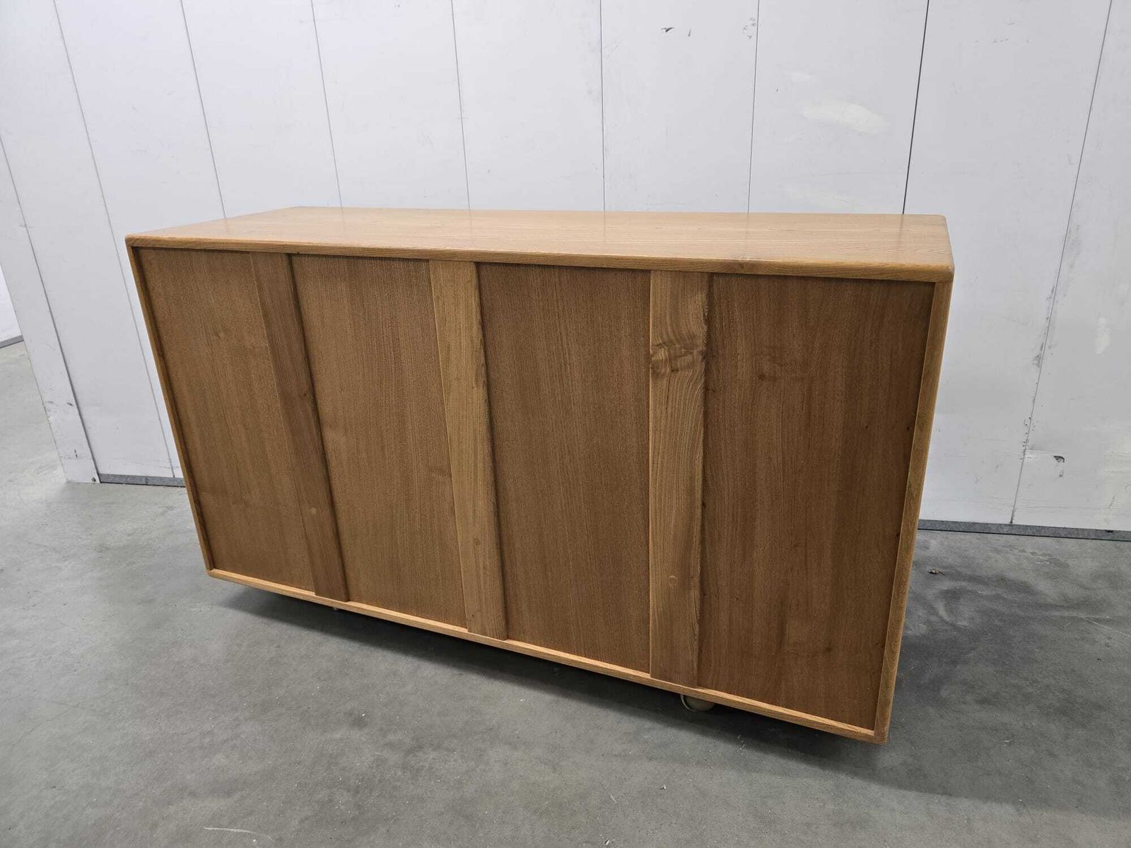 Furniture Ercol Windsor 468 Sideboard, 1980s photo