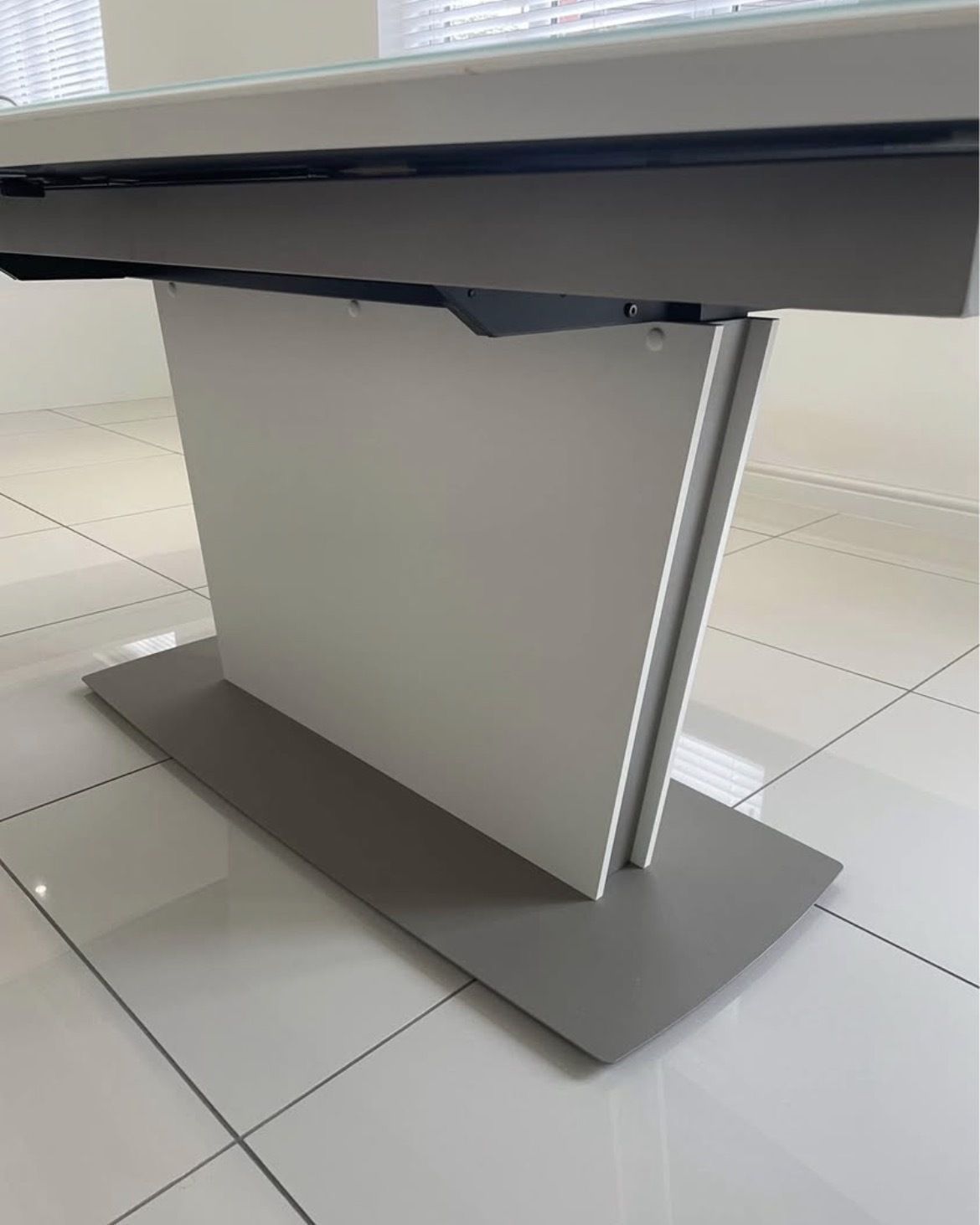 Bo Concept Milano Dining Table photo vintage
