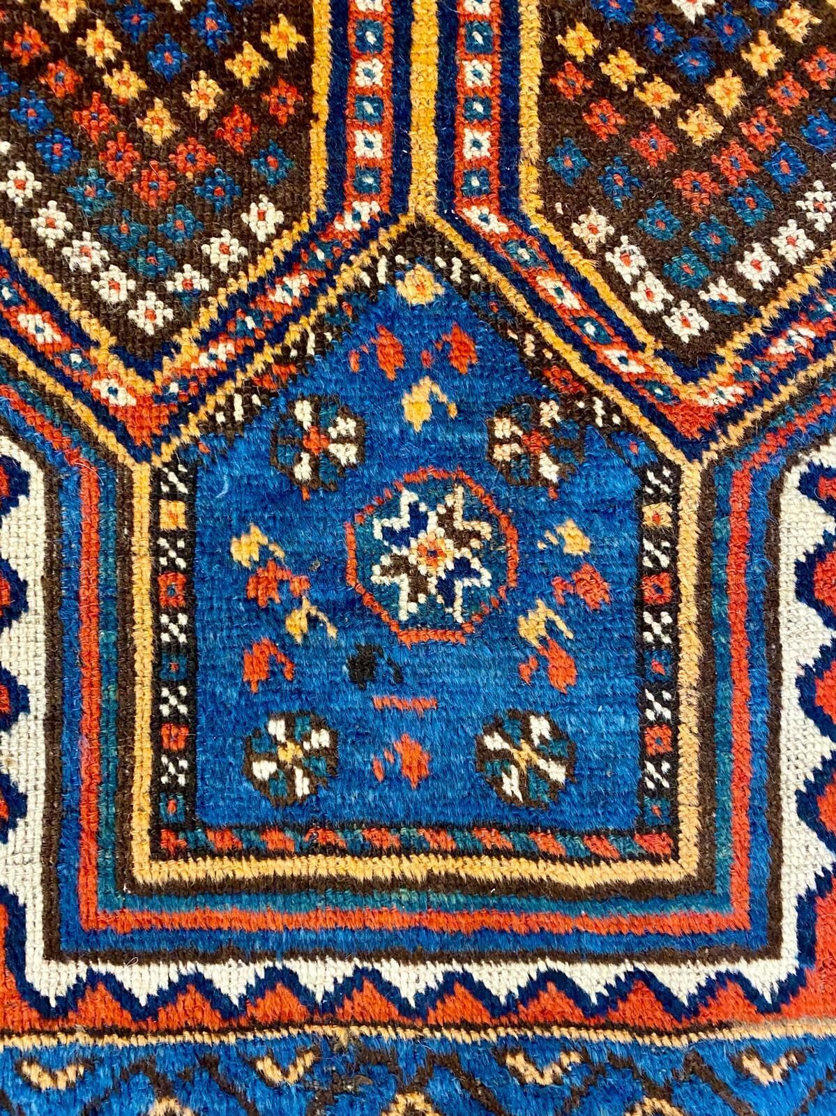 Antique Lori Rug 236x162cm photo Textiles