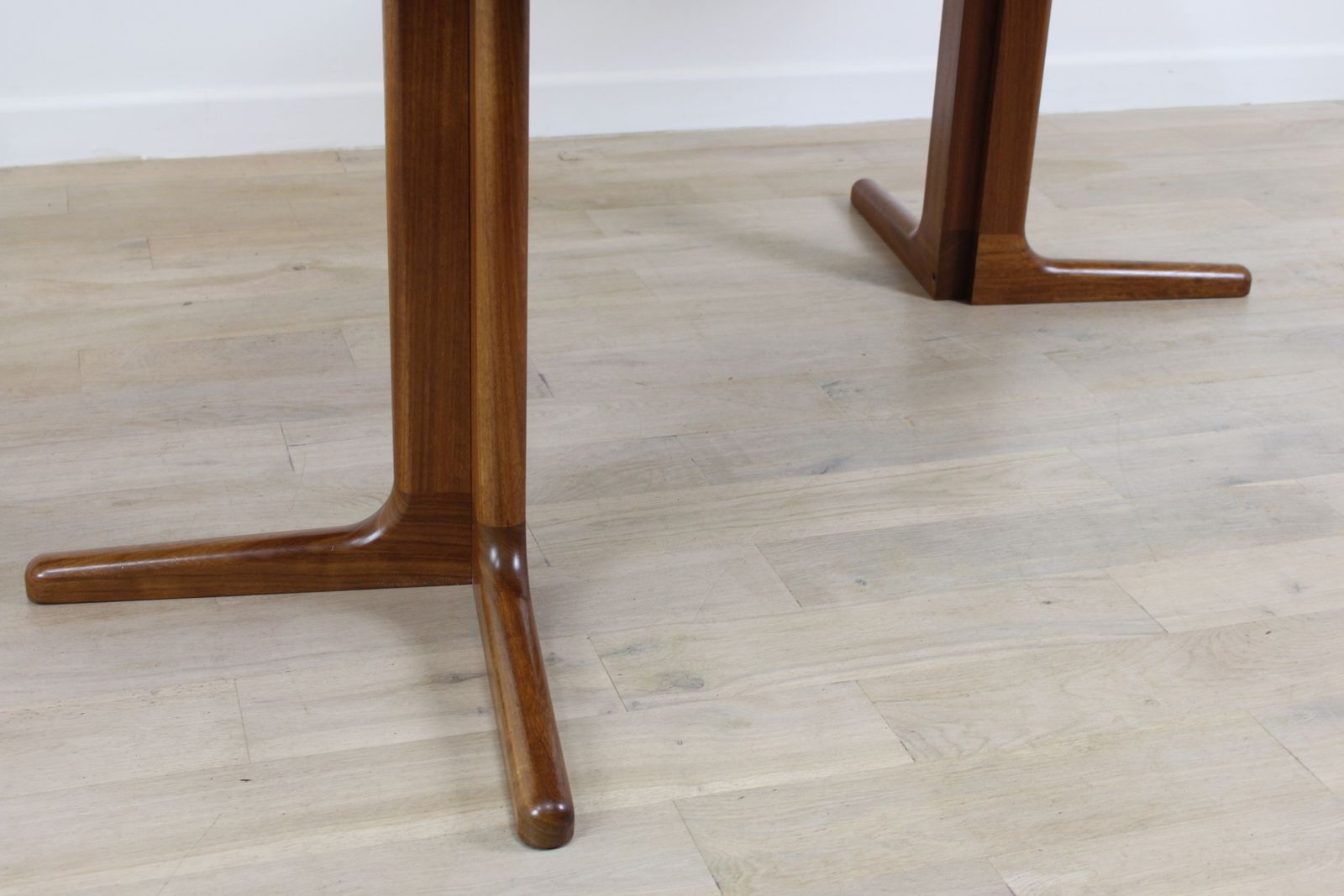 photo vinterior Laurits M Larsen Teak Dining Table Extends To Seat 8