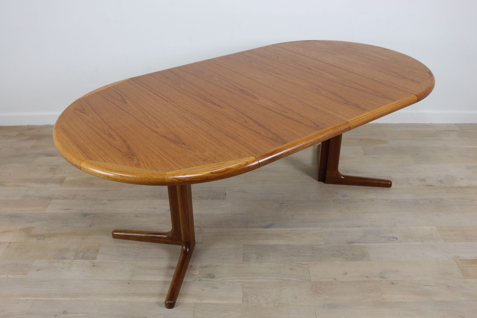 photo vintage Laurits M Larsen Teak Dining Table Extends To Seat 8