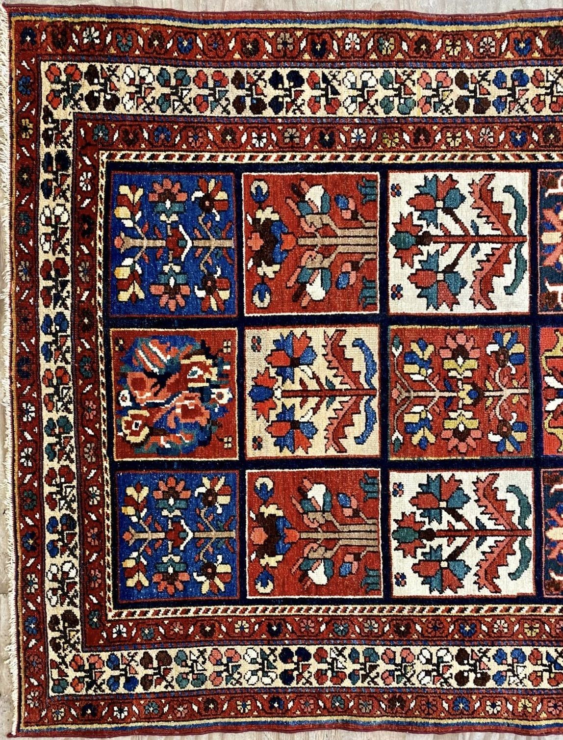 Antique Bakhtiari Rug 203x138 photo furniture