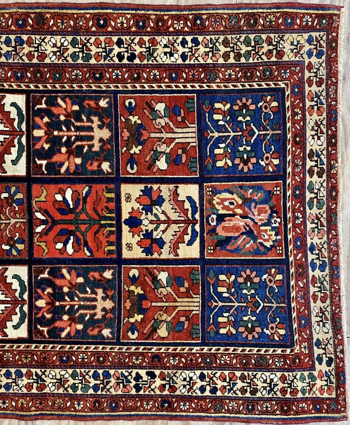 Antique Bakhtiari Rug 203x138 photo for sale