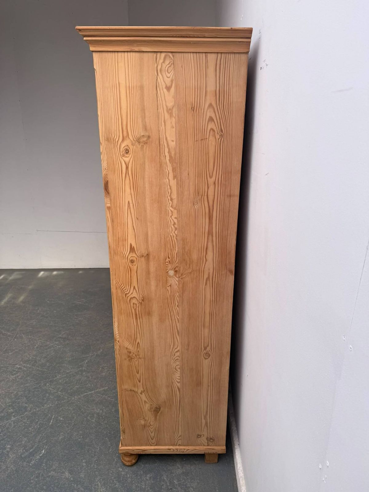 A Superb Antique Pine 1 Piece Hall / Child's Wardrobe To Wax/Paint photo vinterior
