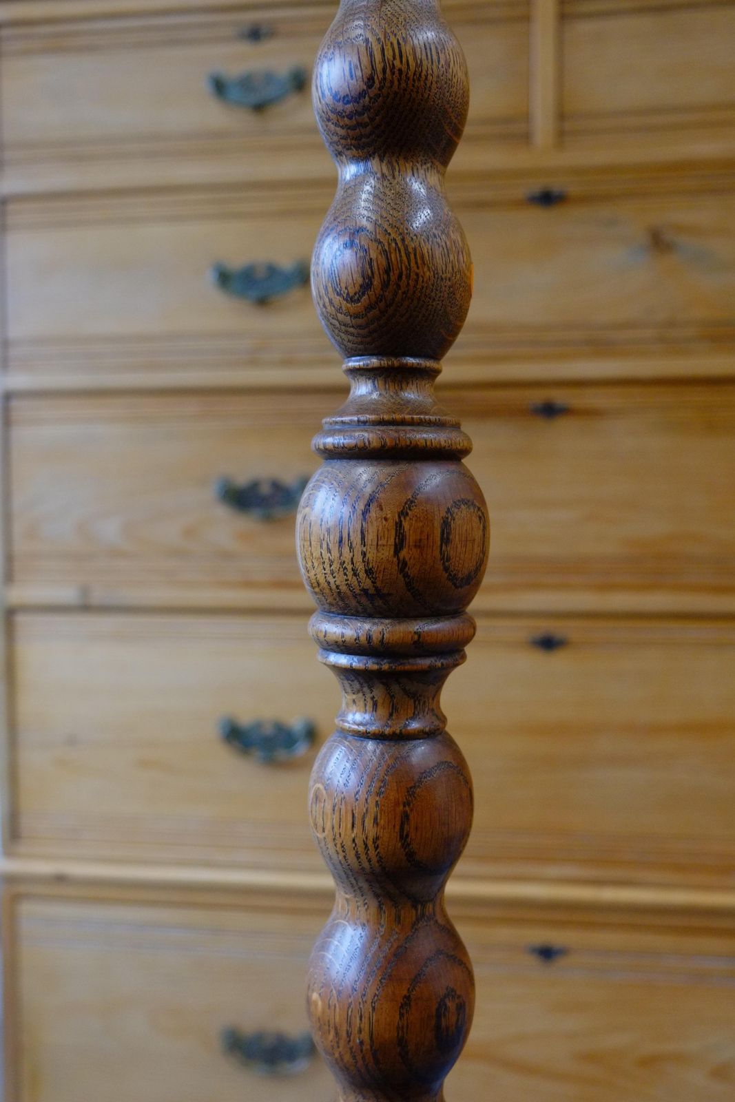 photo furniture Stunning English Early 20th Century Bobbin Turned Oak Floor Standing Lamp