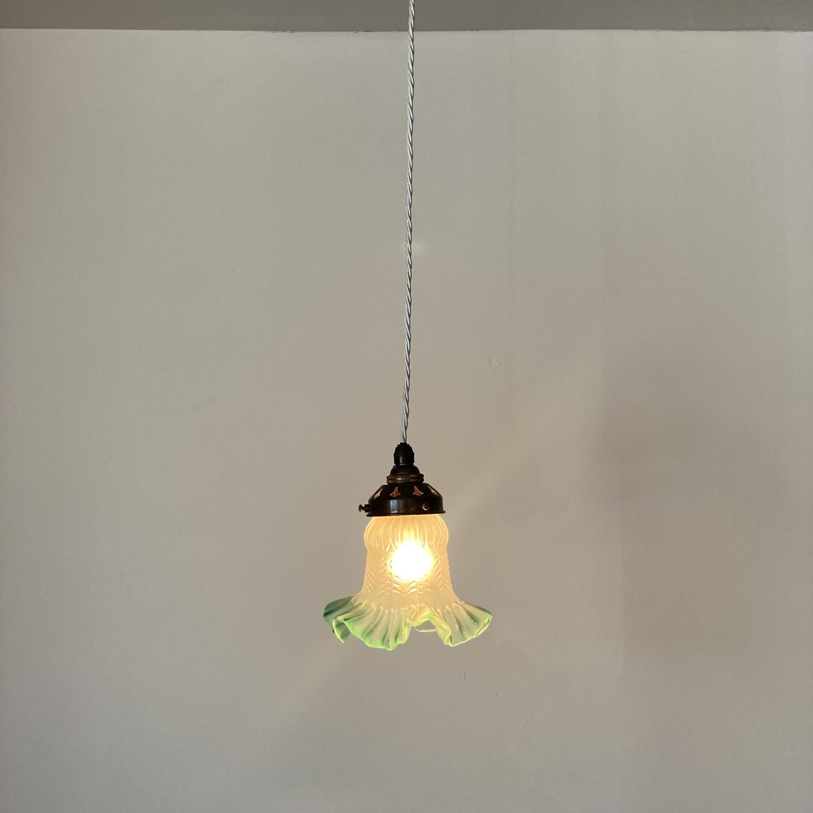 Frosted Green Frilled Glass Shade photo 120.0