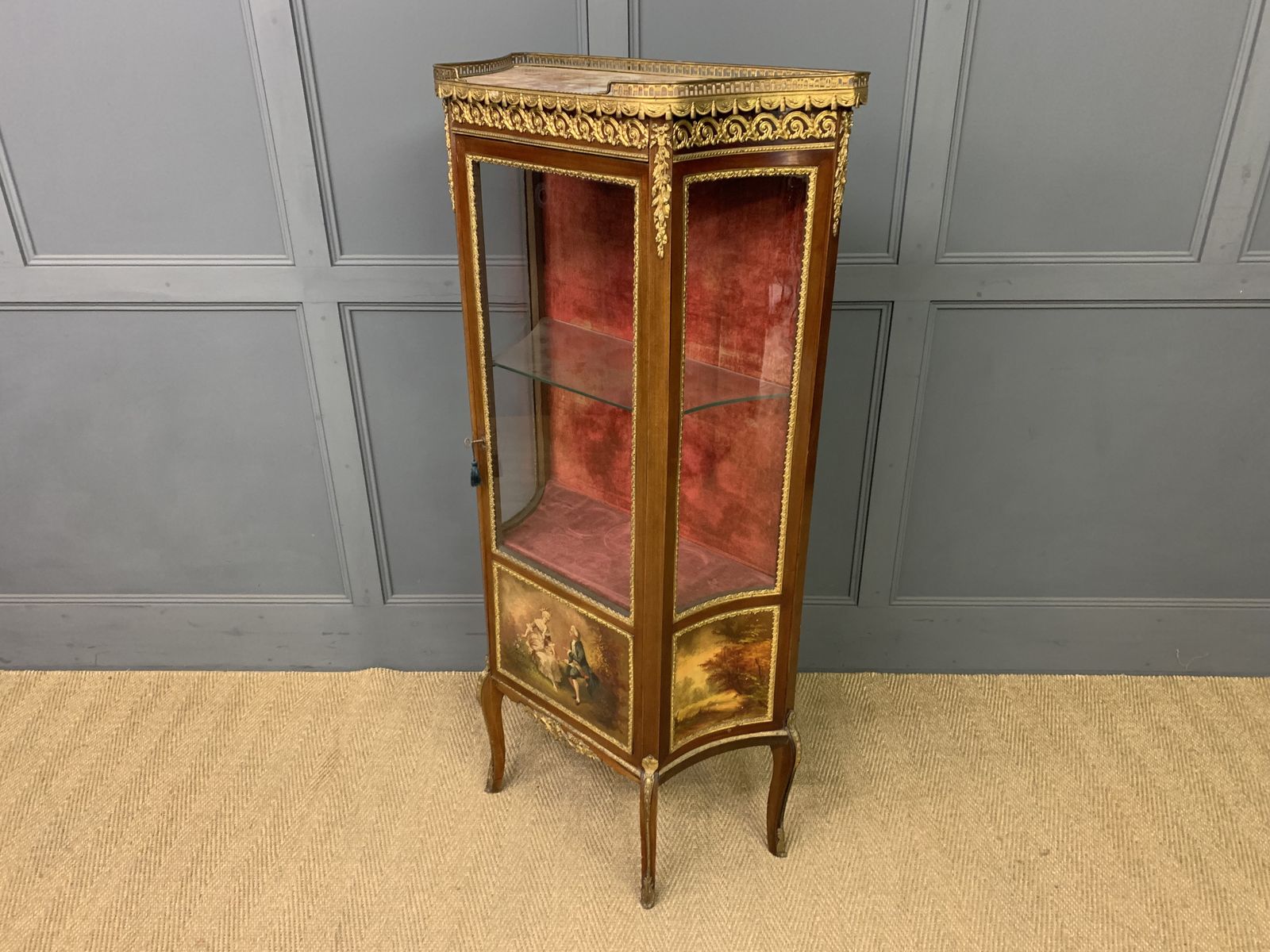 photo vintage French Vernis Martin Mahogany Vitrine
