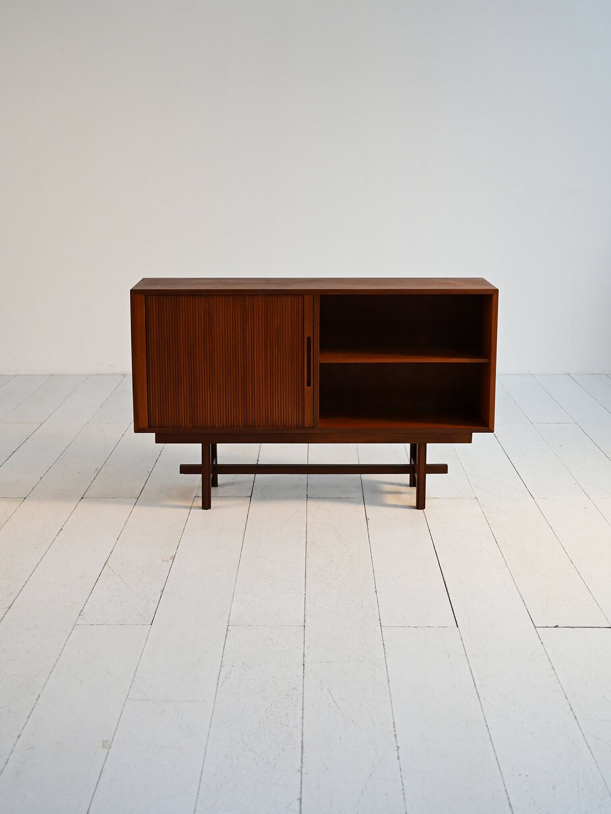 Scandinavisch Teakhouten Kastje, Jaren 1960 photo furniture