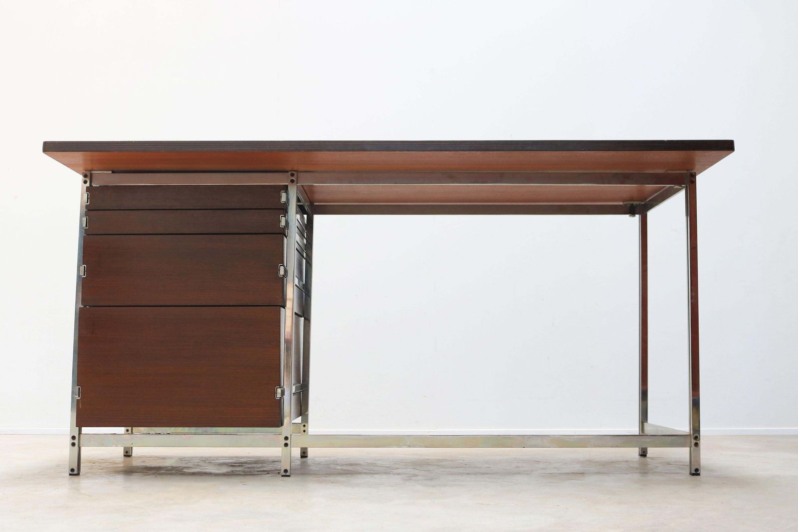 photo for sale Bureau en bois de mutenyé par Jules Wabbes pour Mobilier Universel, 1960