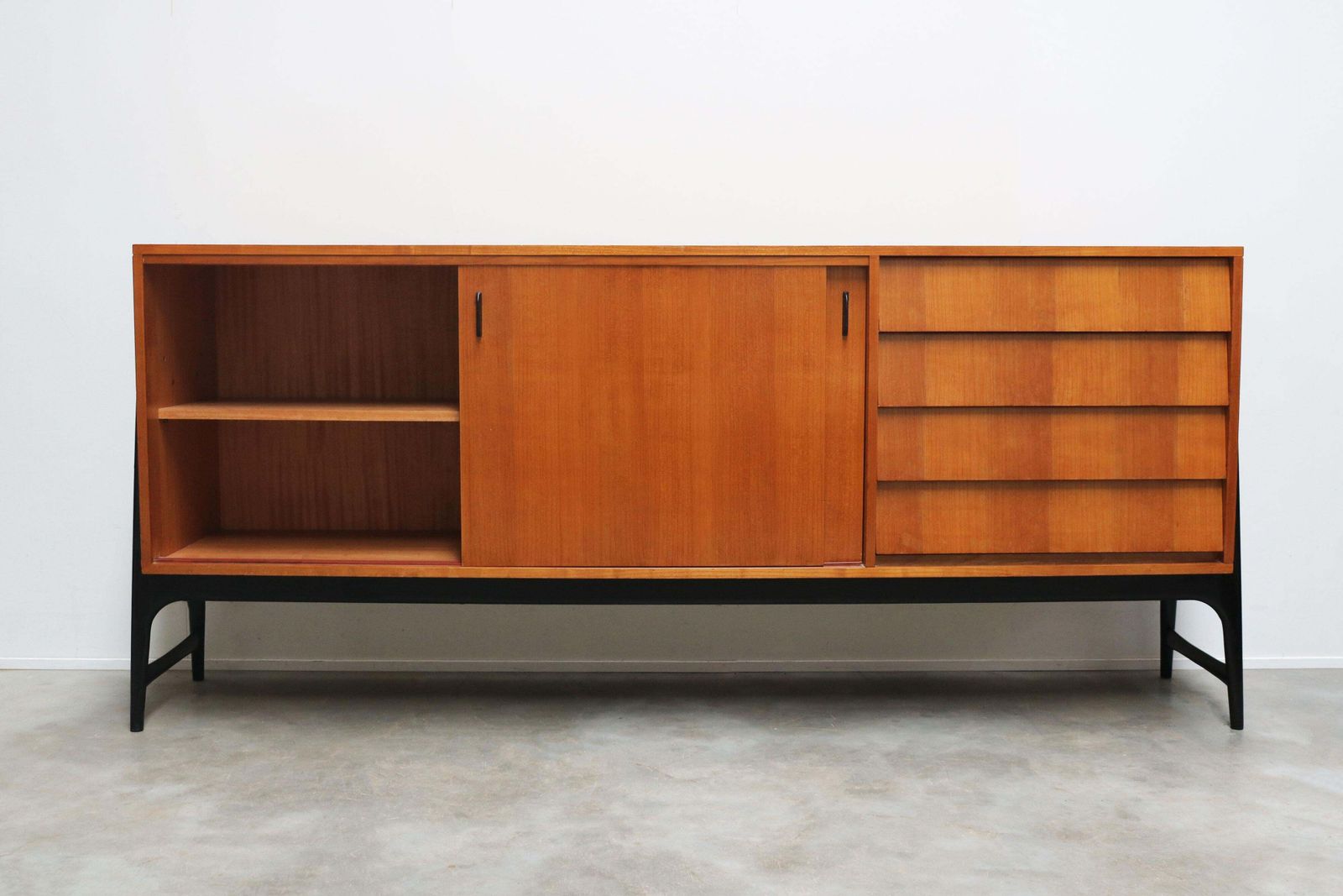 Zeldzaam mid-century design – Alfred Hendrickx, model 3030, dressoir, België, 1959 photo Meubels