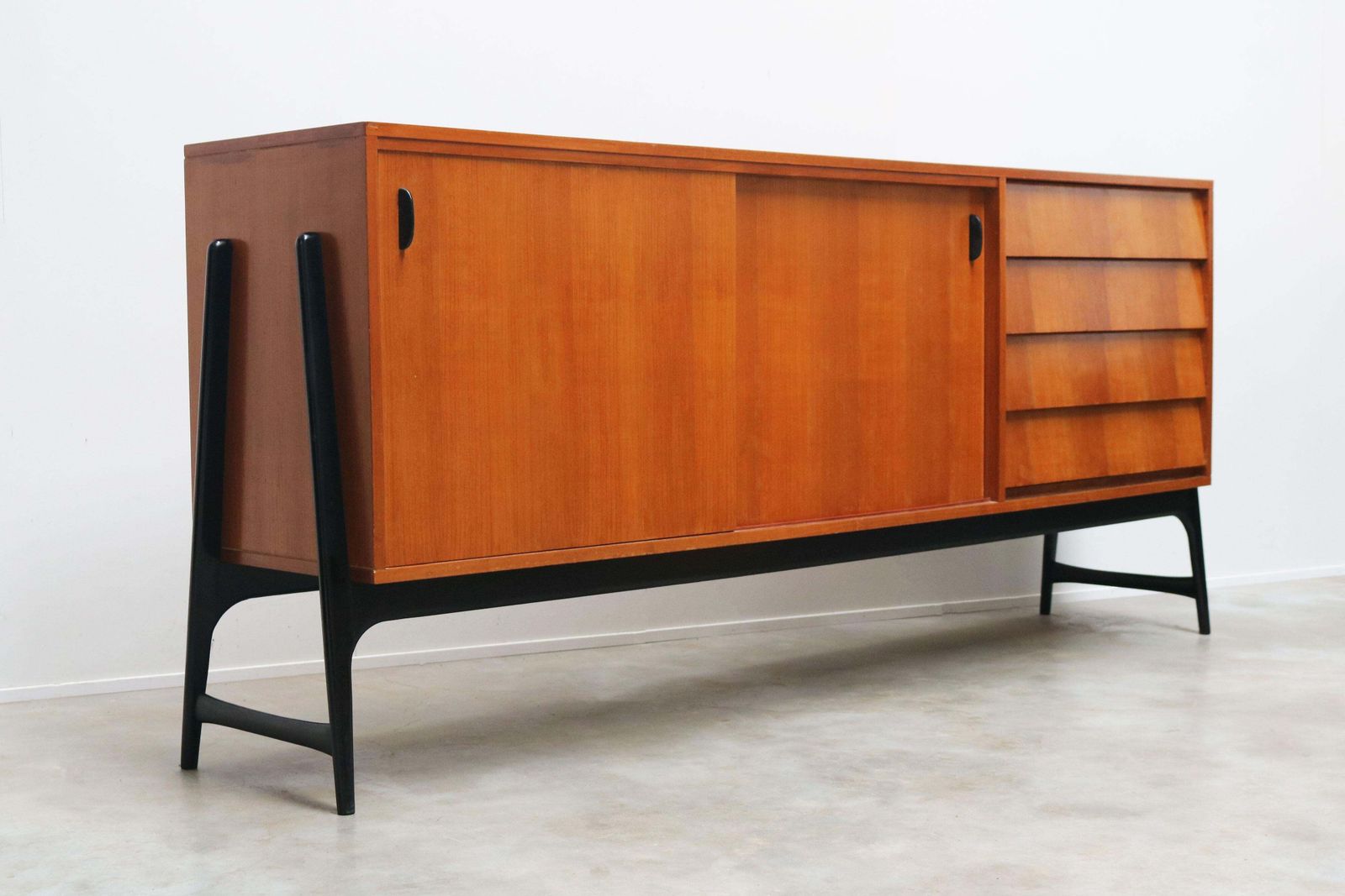 photo vintage Rare Mid Century Design Alfred Hendrickx Model: 3030 Sideboard Belgium 1959