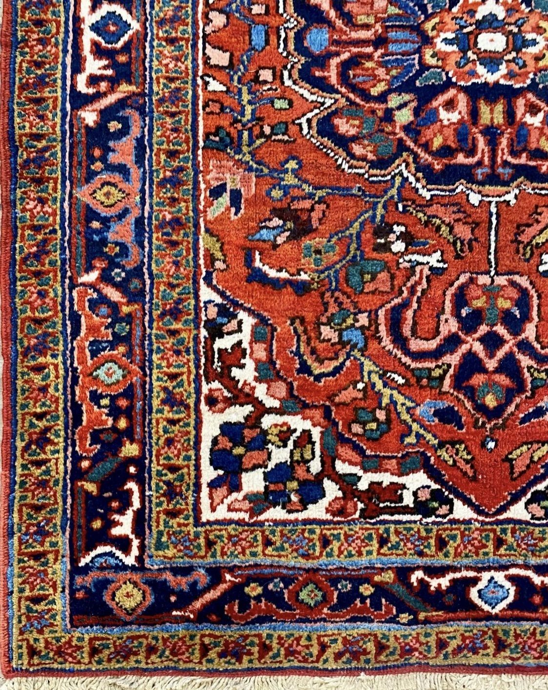 Vintage Heriz Rug 143x113cm photo Textiles