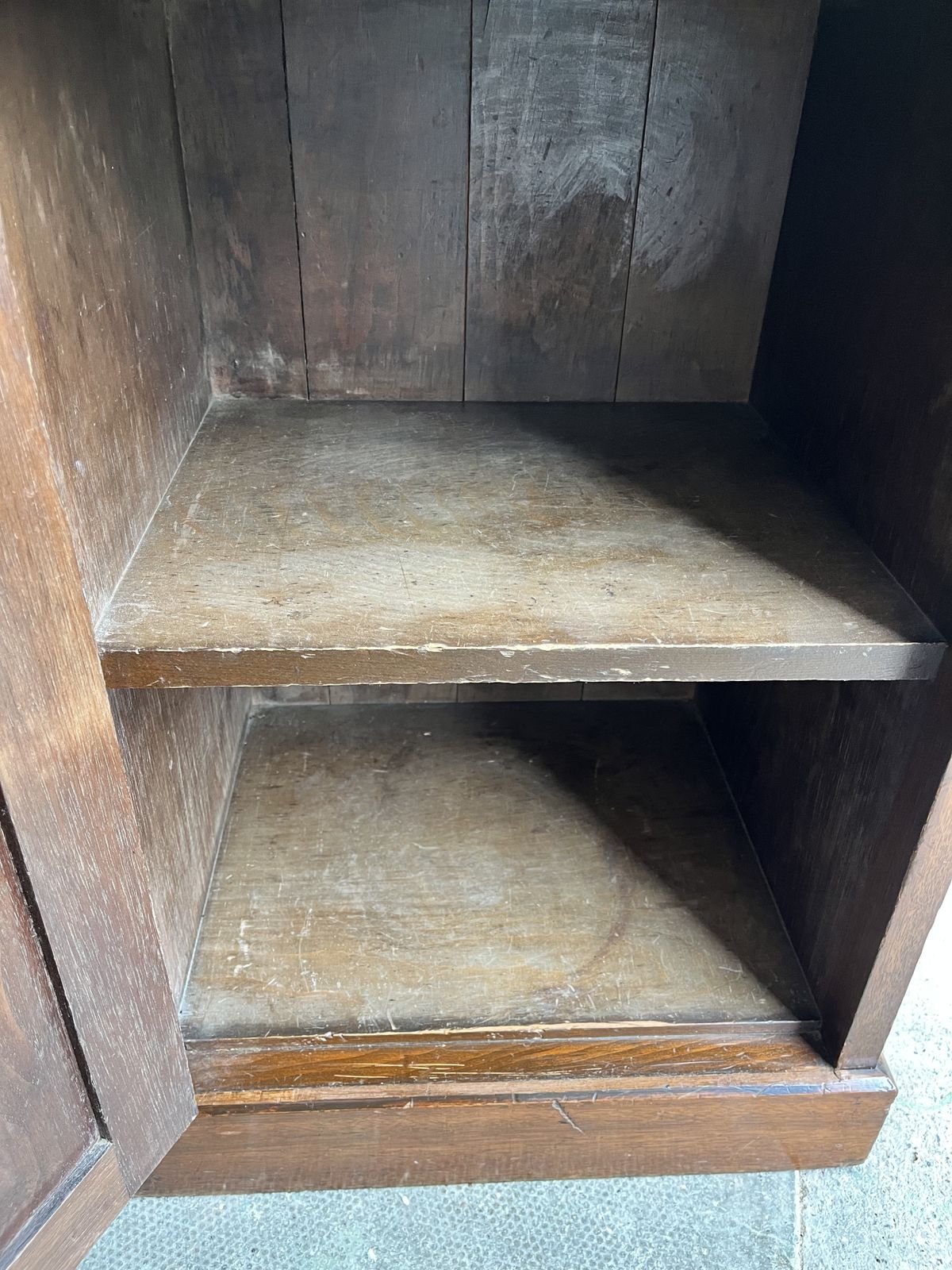 photo vintage Small Victorian Mahogany Bedside Cupboard