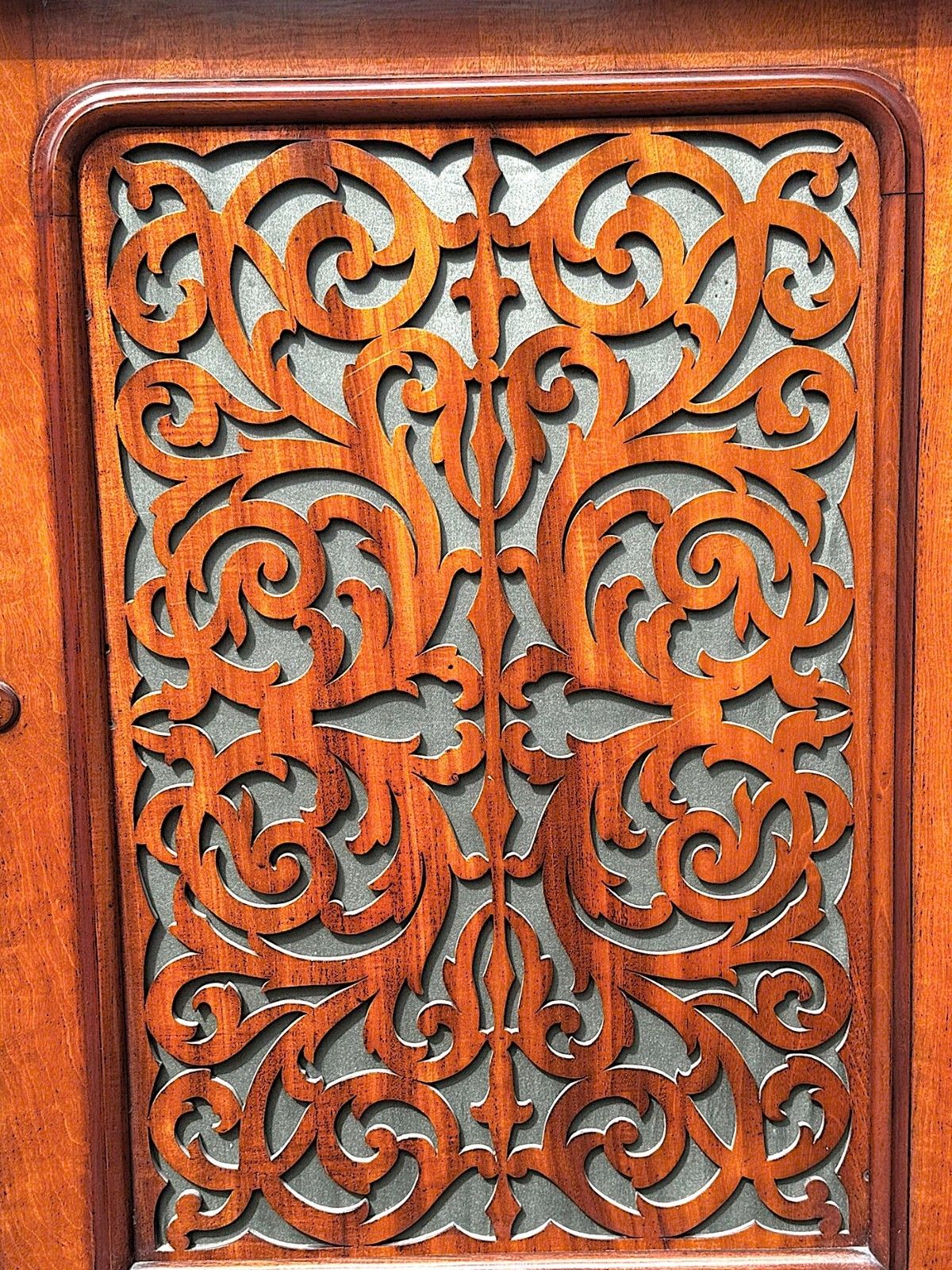 1325.0 A Large Impressive Victorian Figured Mahogany Bookcase photo
