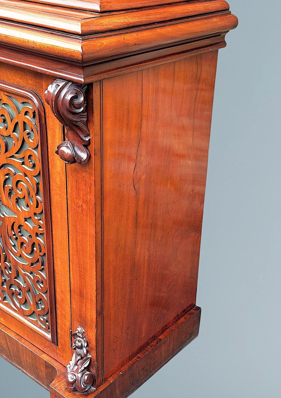 photo buy A Large Impressive Victorian Figured Mahogany Bookcase