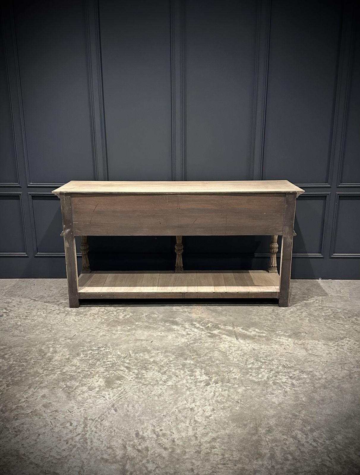 photo vinterior Carved Bleached Oak Potboard Dresser