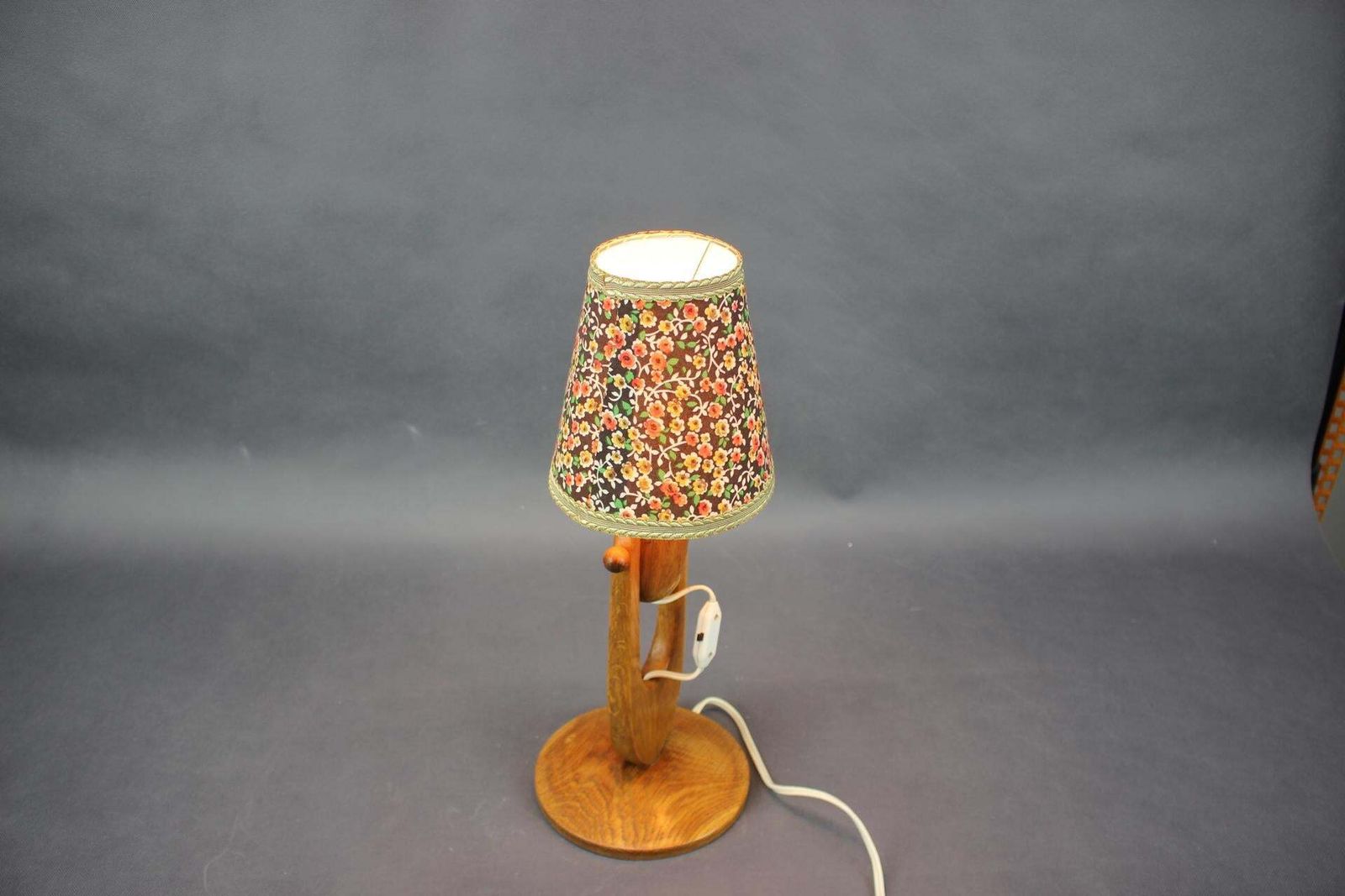 Mid-Century verstelbare houten tafellamp met bloemenkapje, Tsjecho-Slowakije, 1970 photo buy
