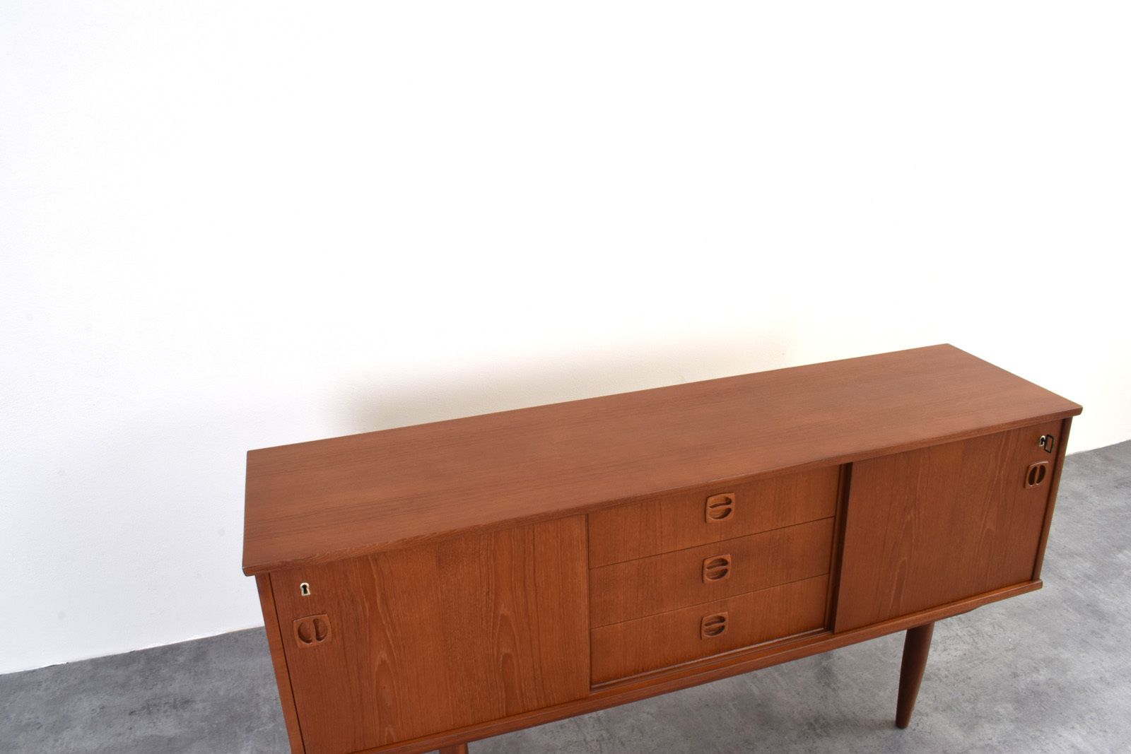 photo vintage Mid Century Danish Teak Sideboard, 1960s.
