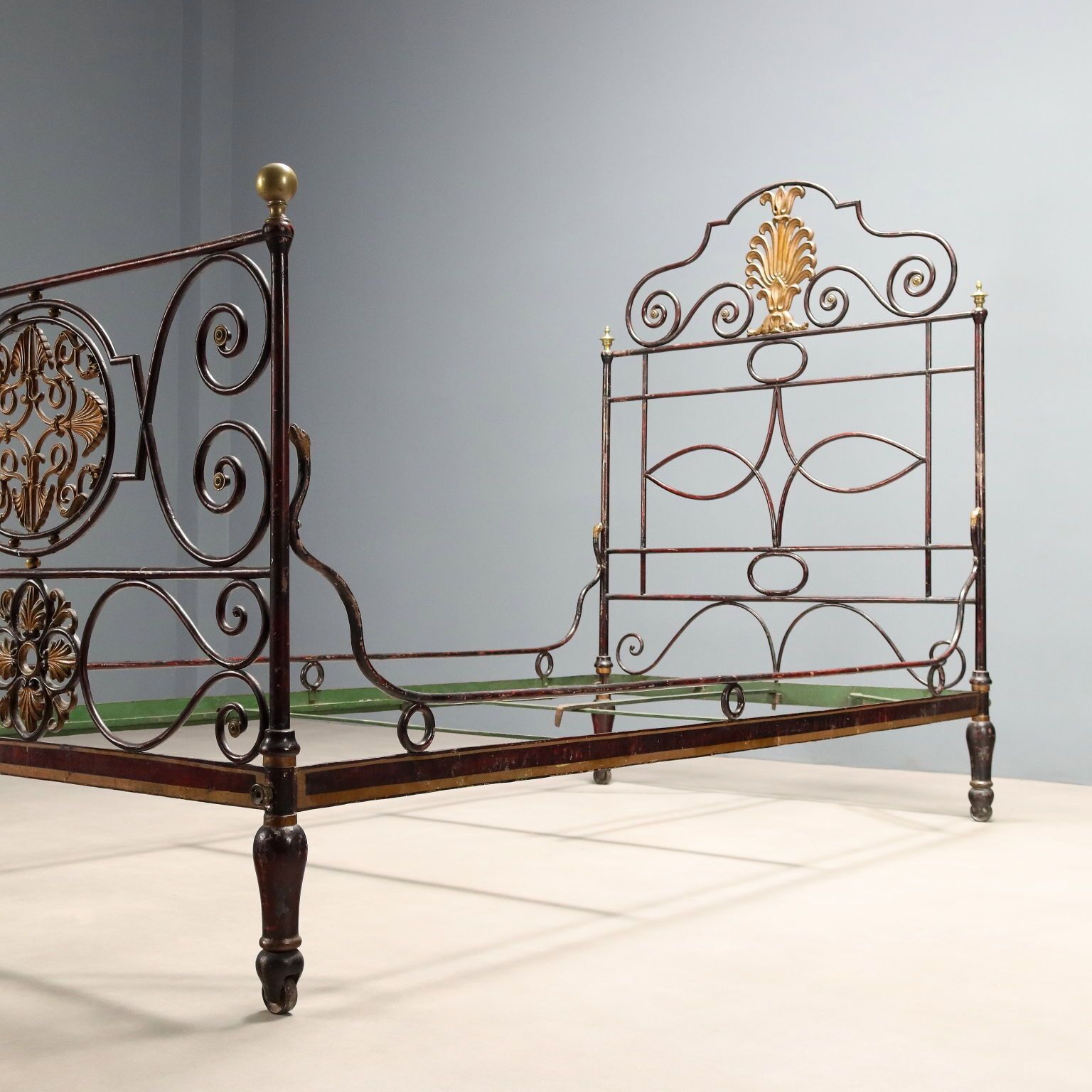 photo vinterior Antique Restoration Bed Second Quarter XIX Century Bronze Iron