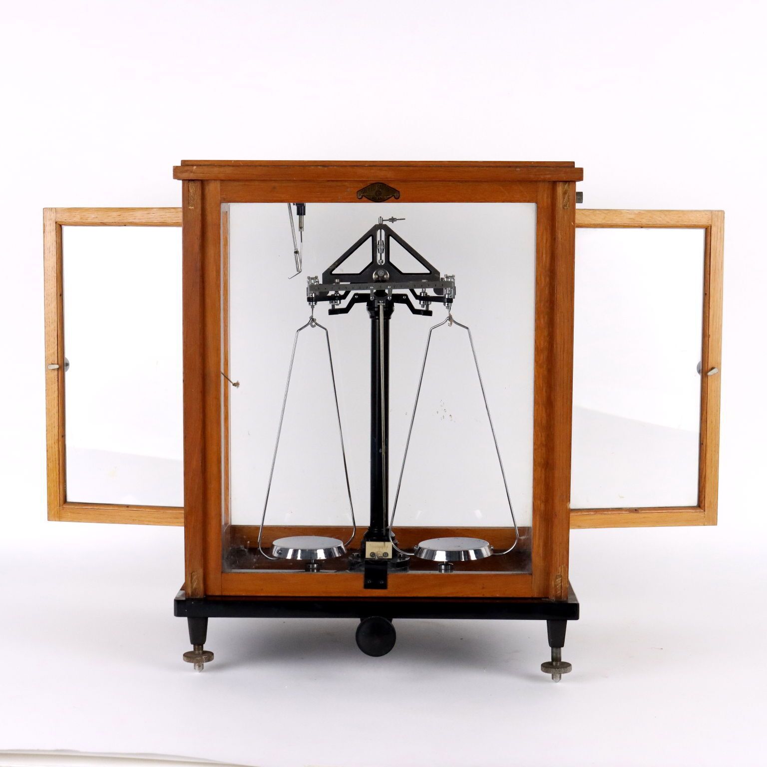 Antieke analoge weegschaal met koffer, Galileo Sartorius, Milaan, 20e eeuw photo buy