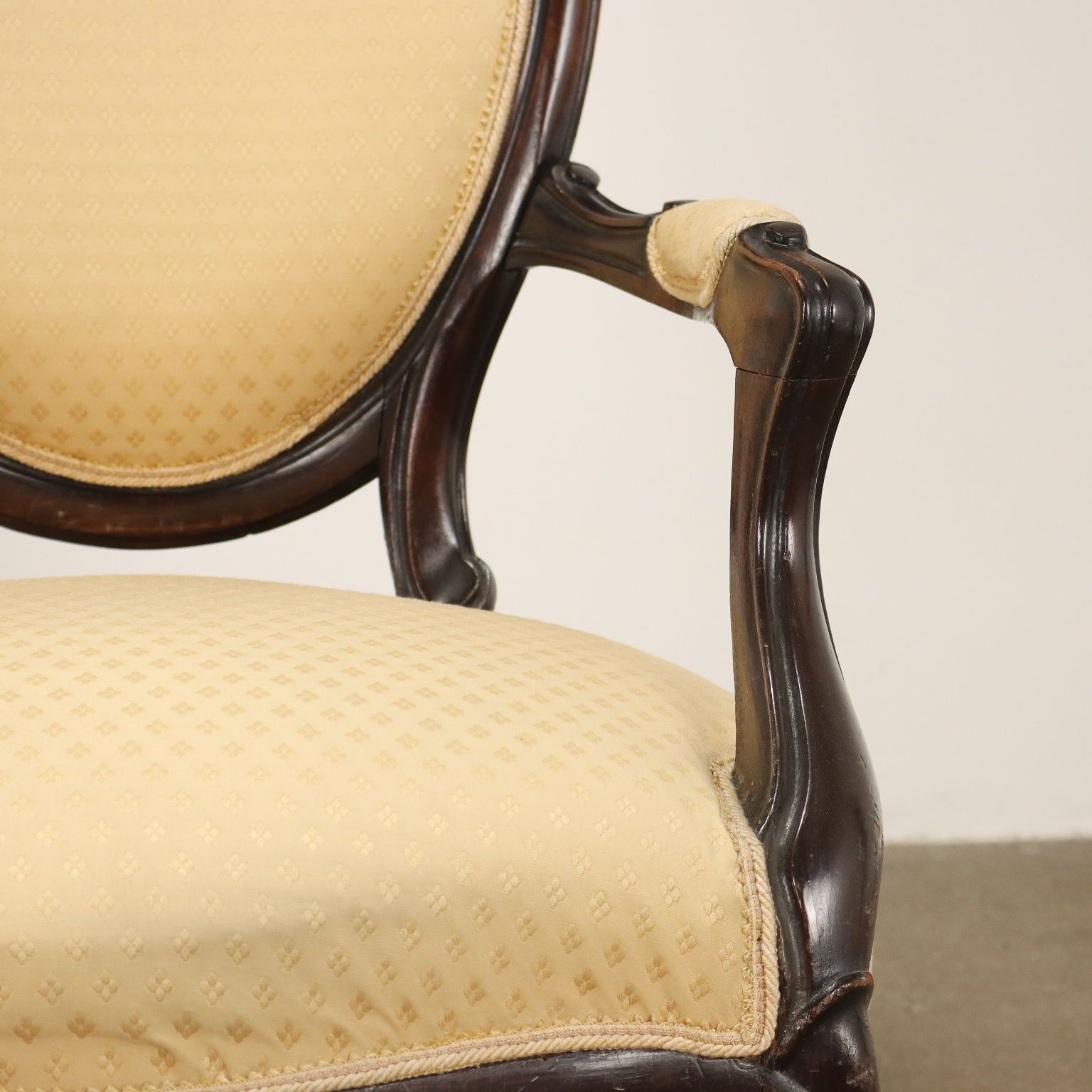 Fauteuils de style baroque en hêtre teinté, XXe siècle photo vinterior