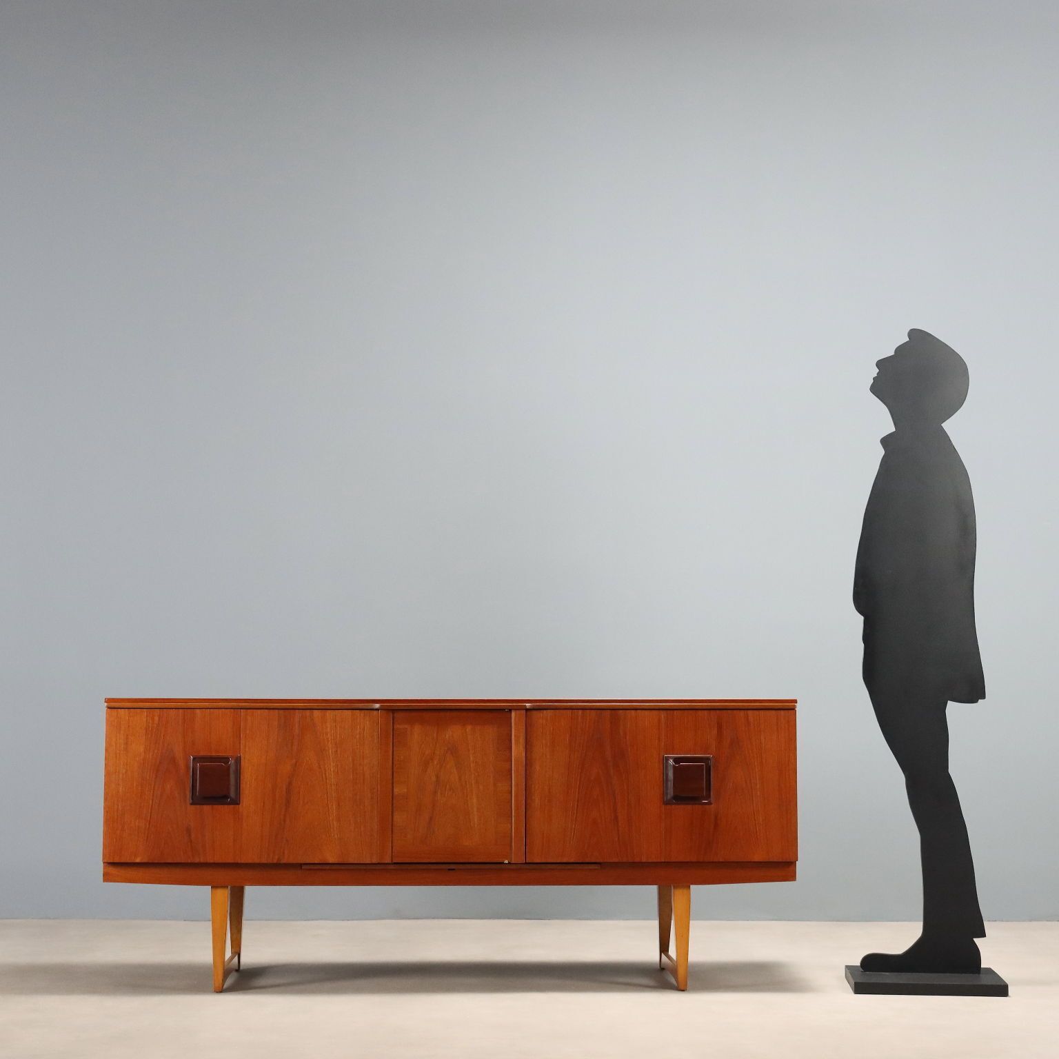 Sideboard Inglese Con Vano Bar photo for sale