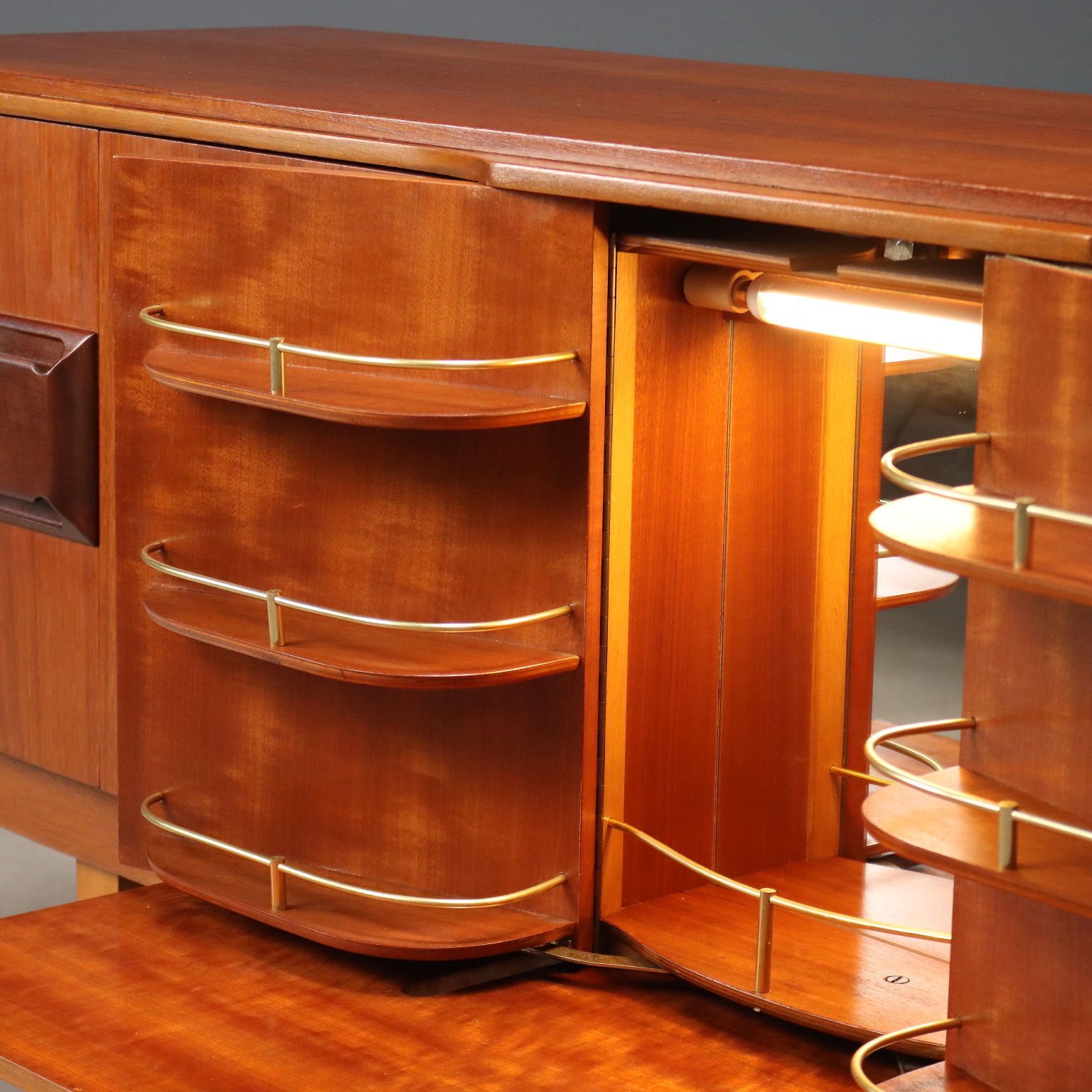 Sideboard Inglese Con Vano Bar photo vinterior