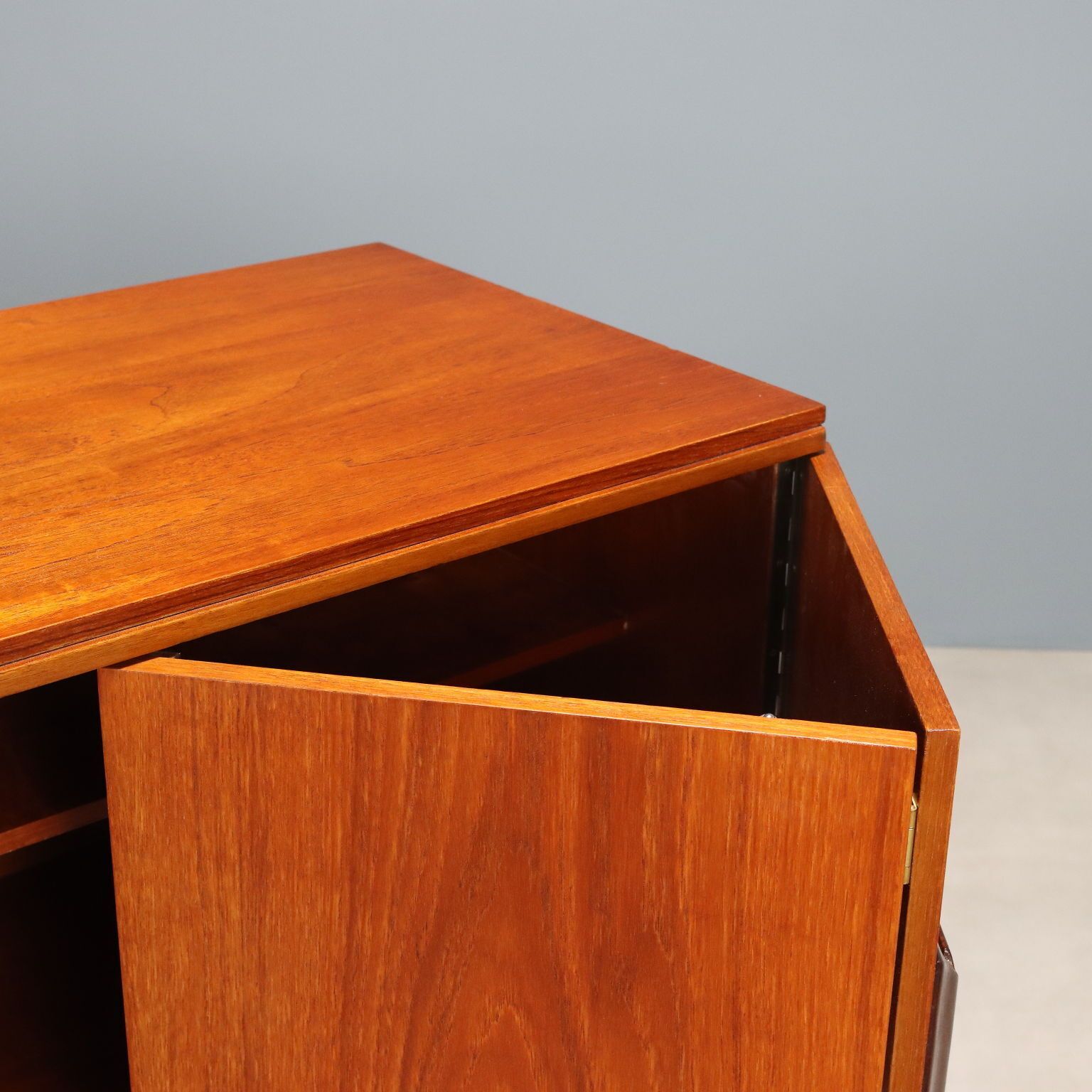 Furniture Sideboard Inglese Con Vano Bar photo